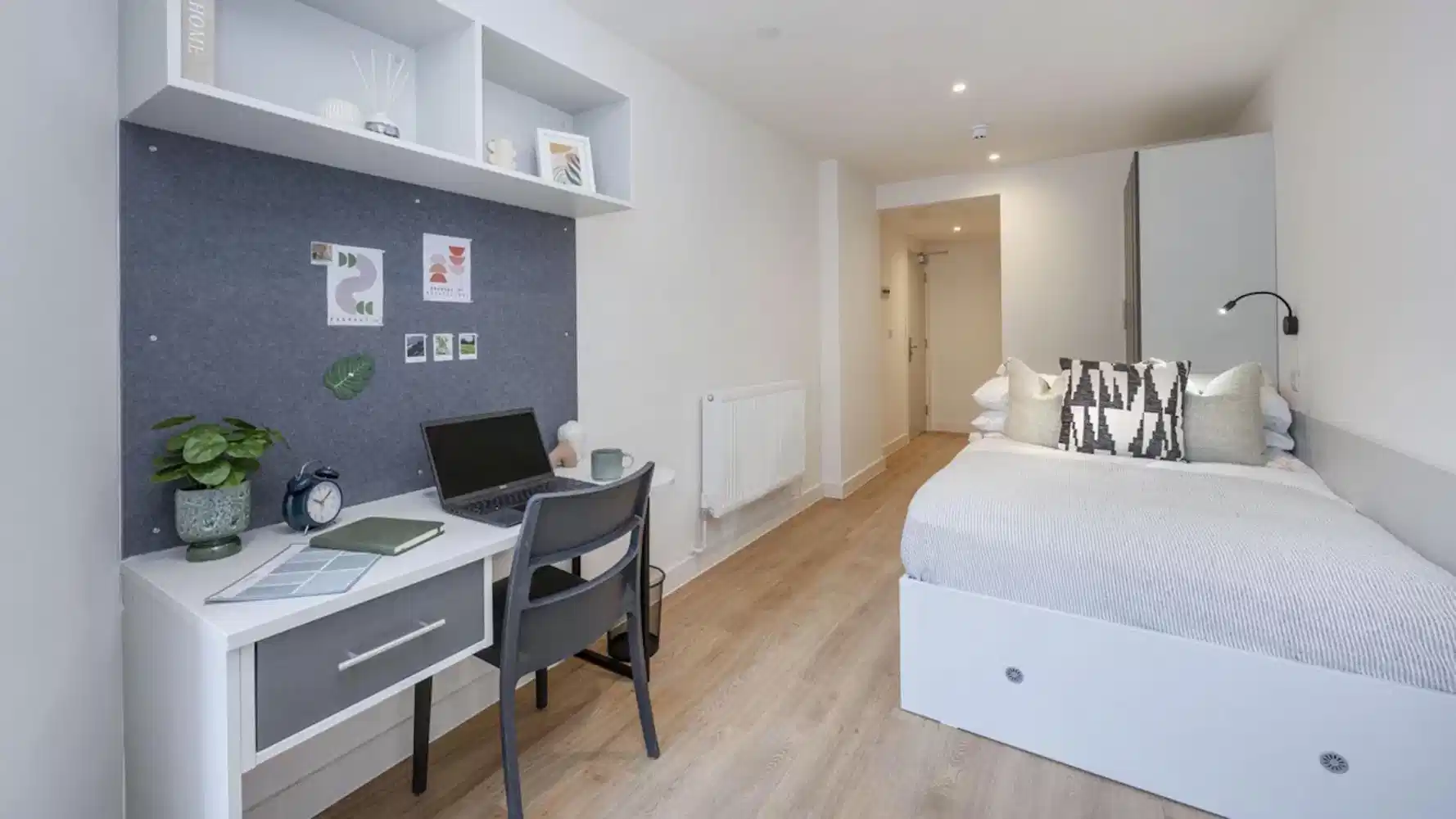 Deluxe Ensuite - Bedroom