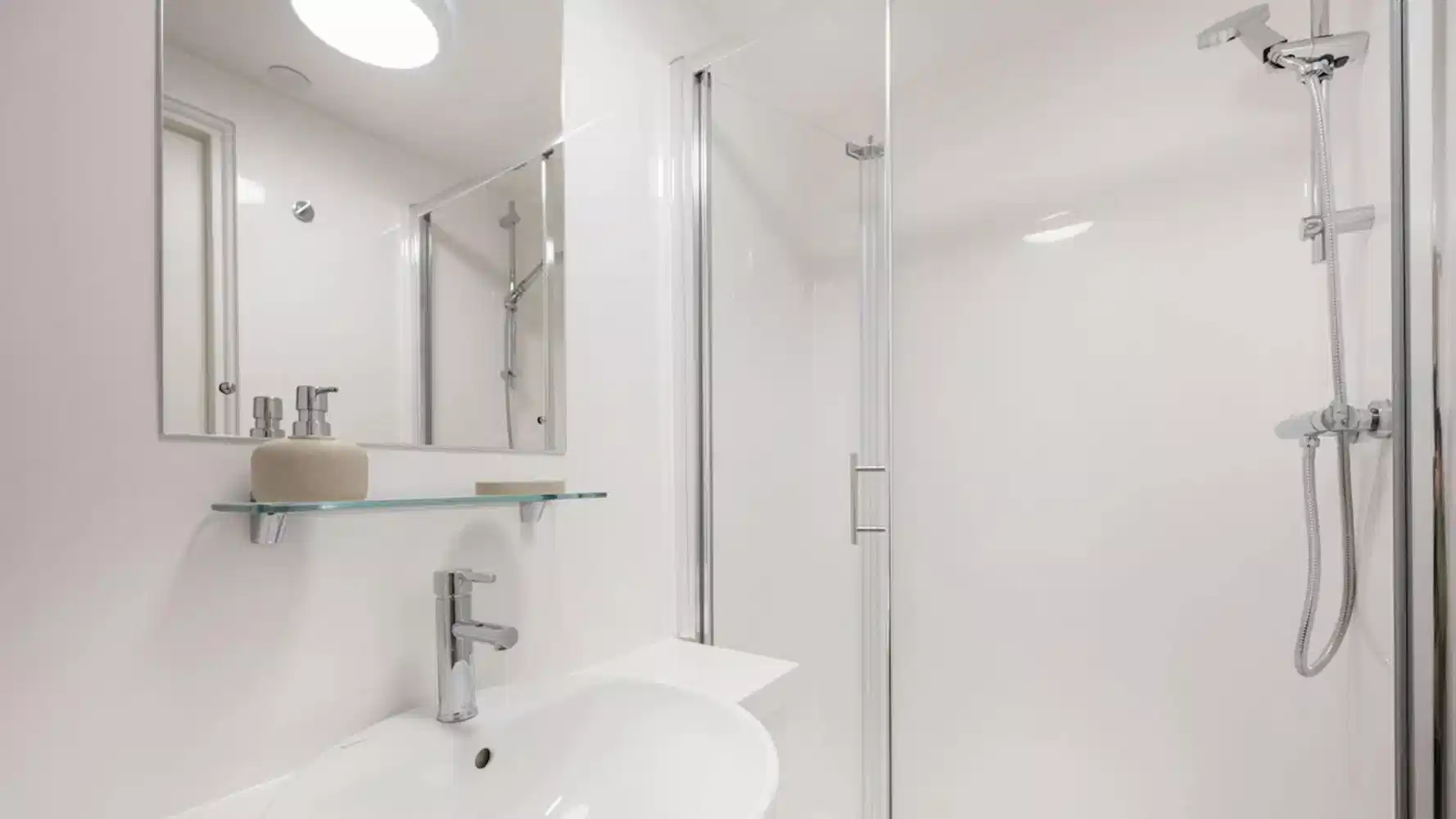 Deluxe Ensuite - Bathroom