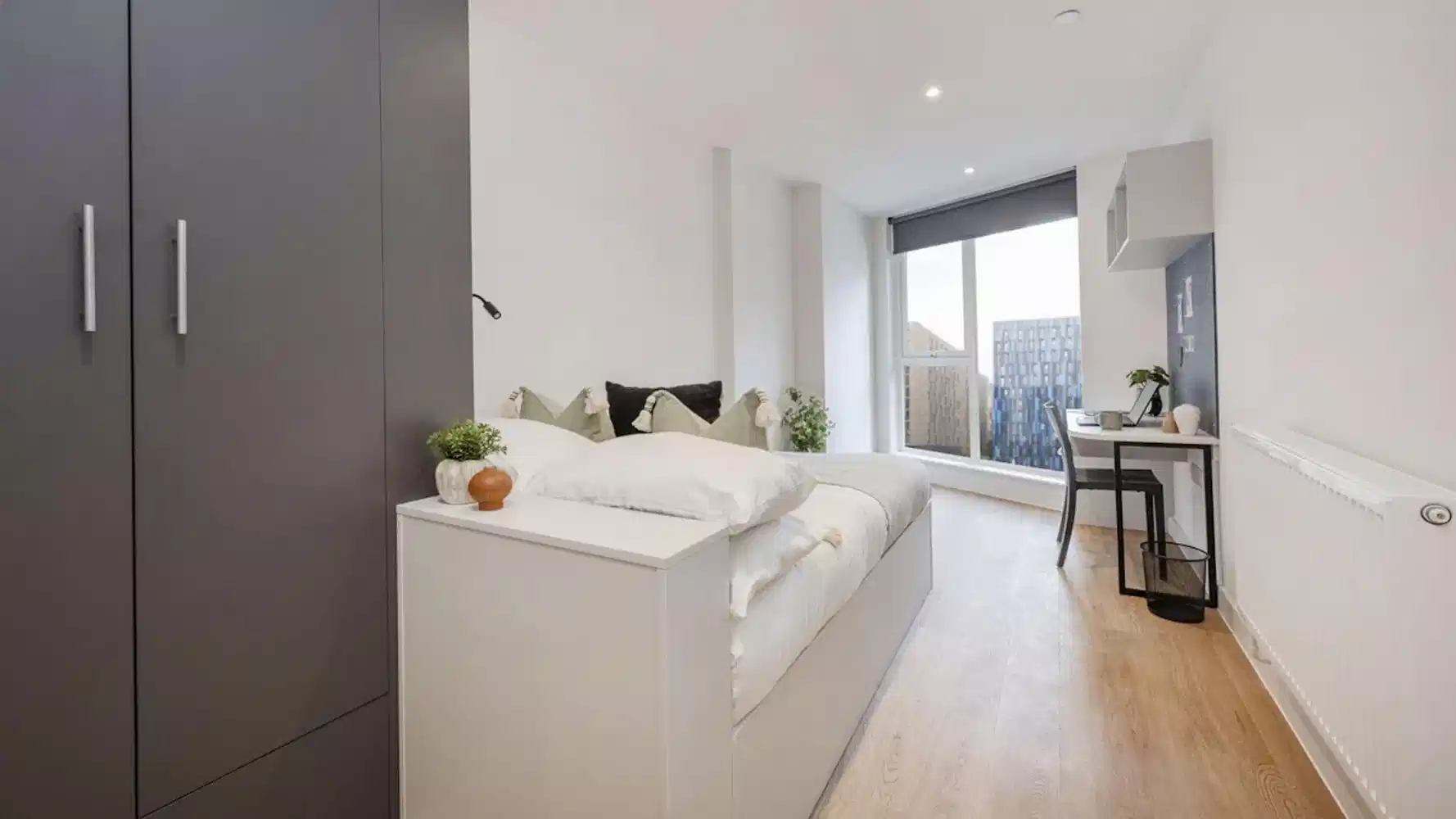 Deluxe Ensuite - Bedroom