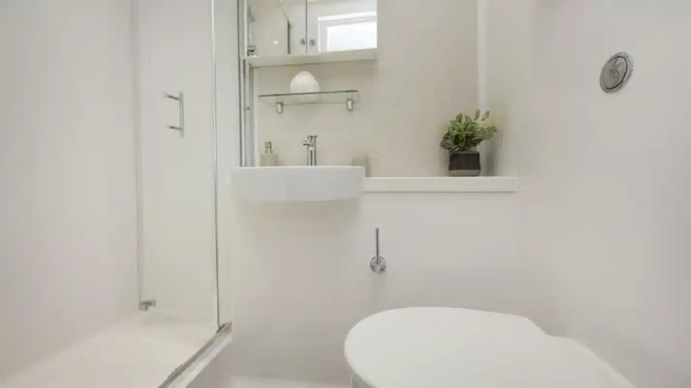 Classic Plus Studio - Bathroom