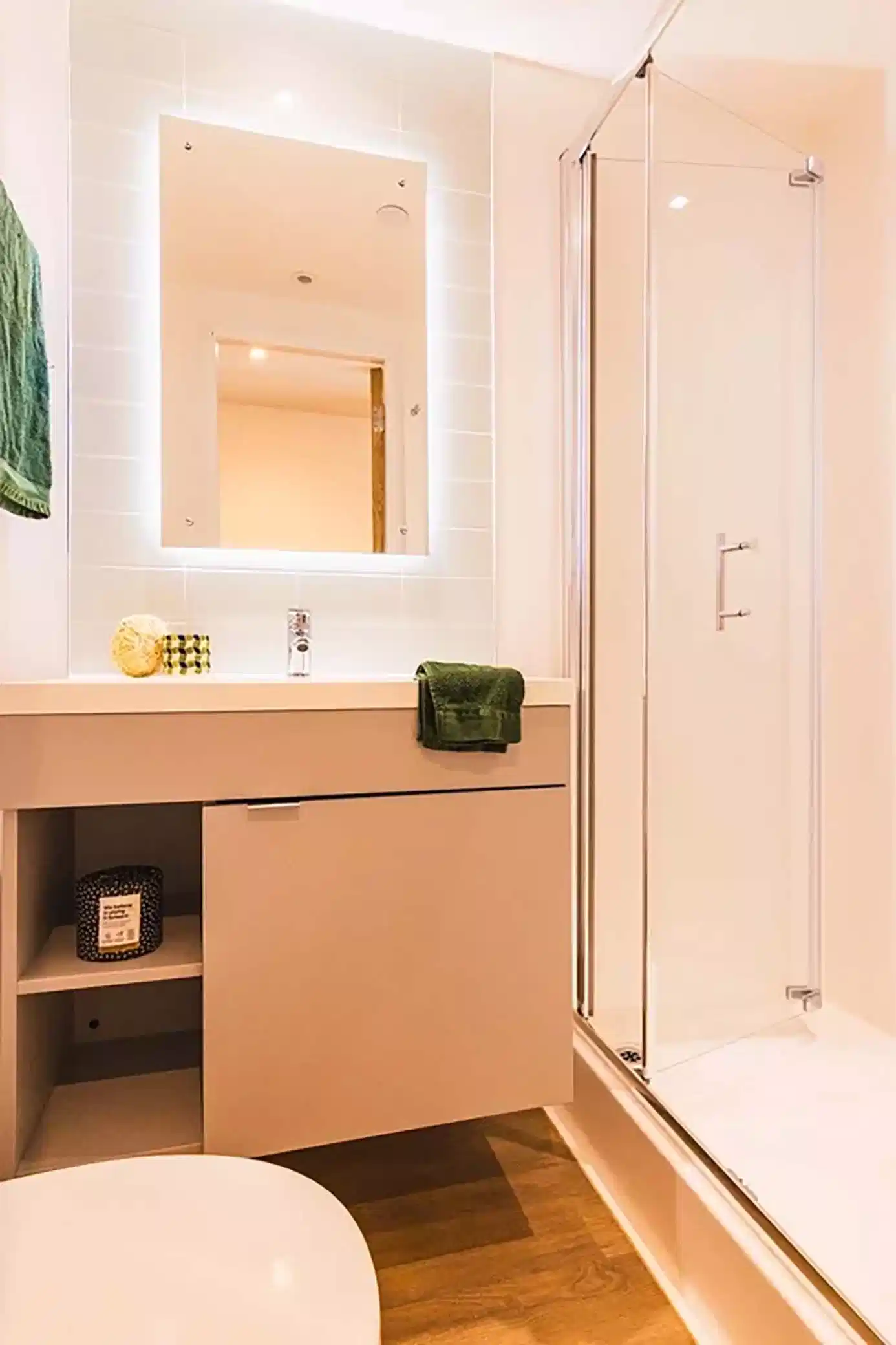 8 Room Unit - Standard Room - Bathroom