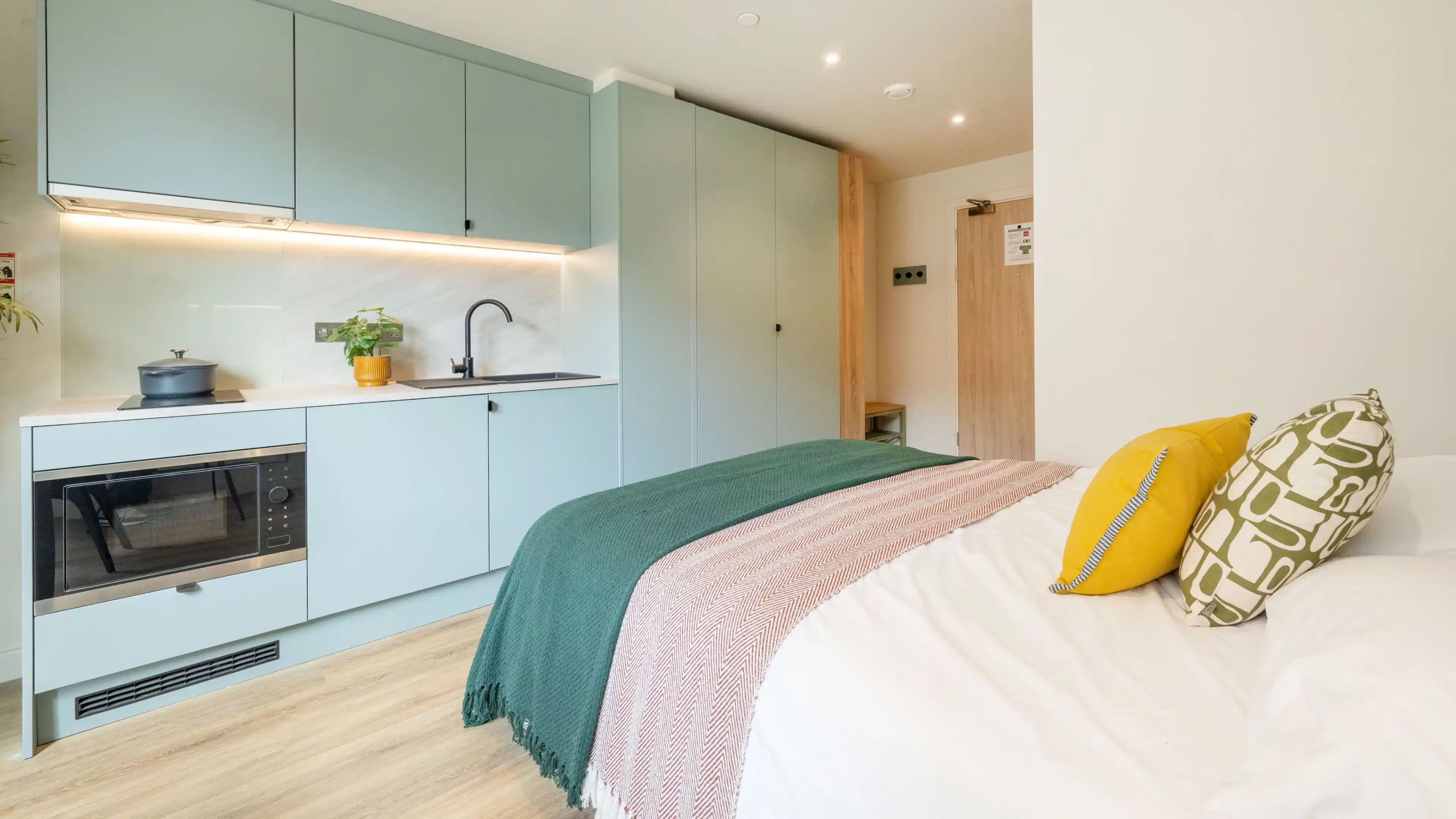 Gold Studio - Bedroom