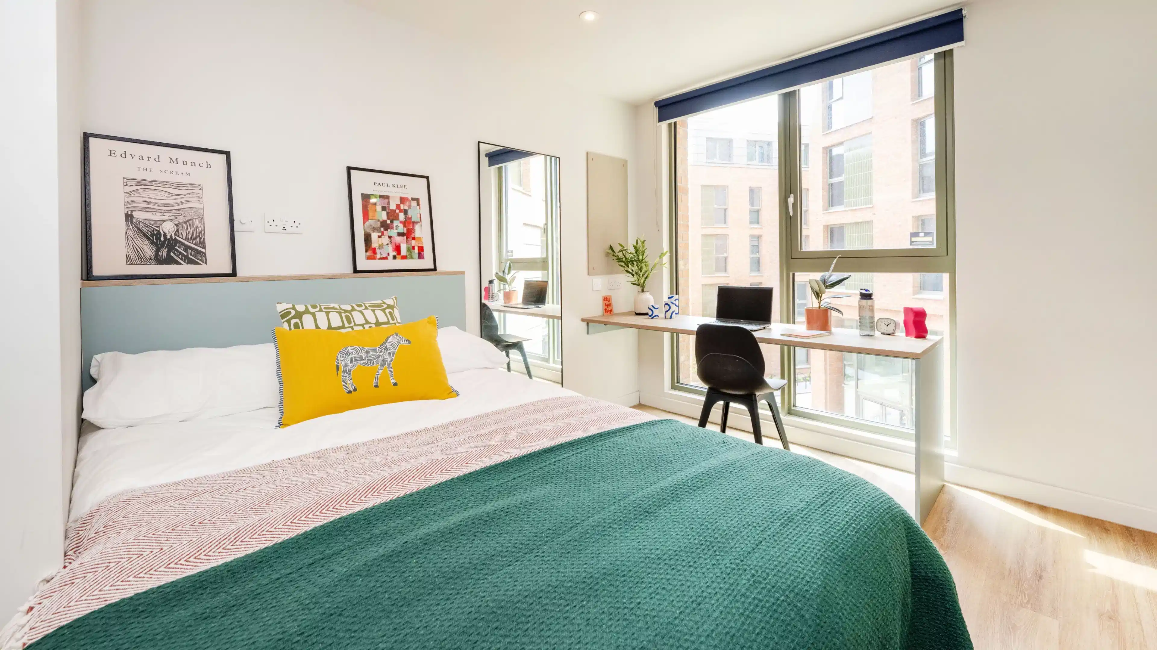 Gold Studio - Bedroom