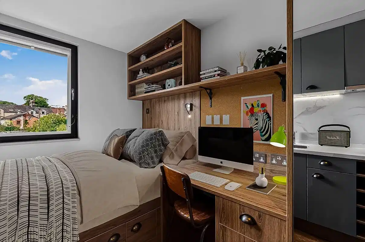 Bronze Studio - Bedroom