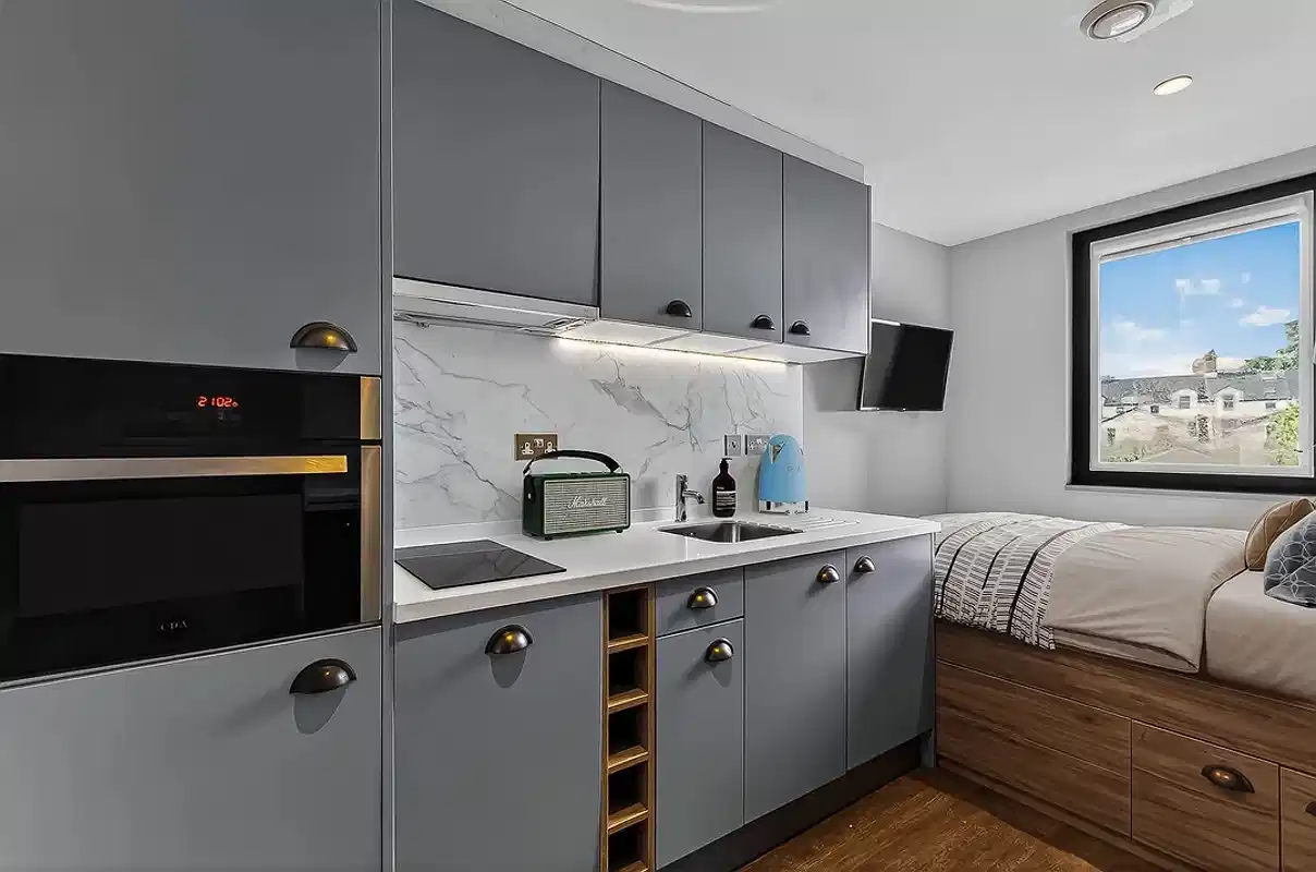 Bronze Studio - Kitchen