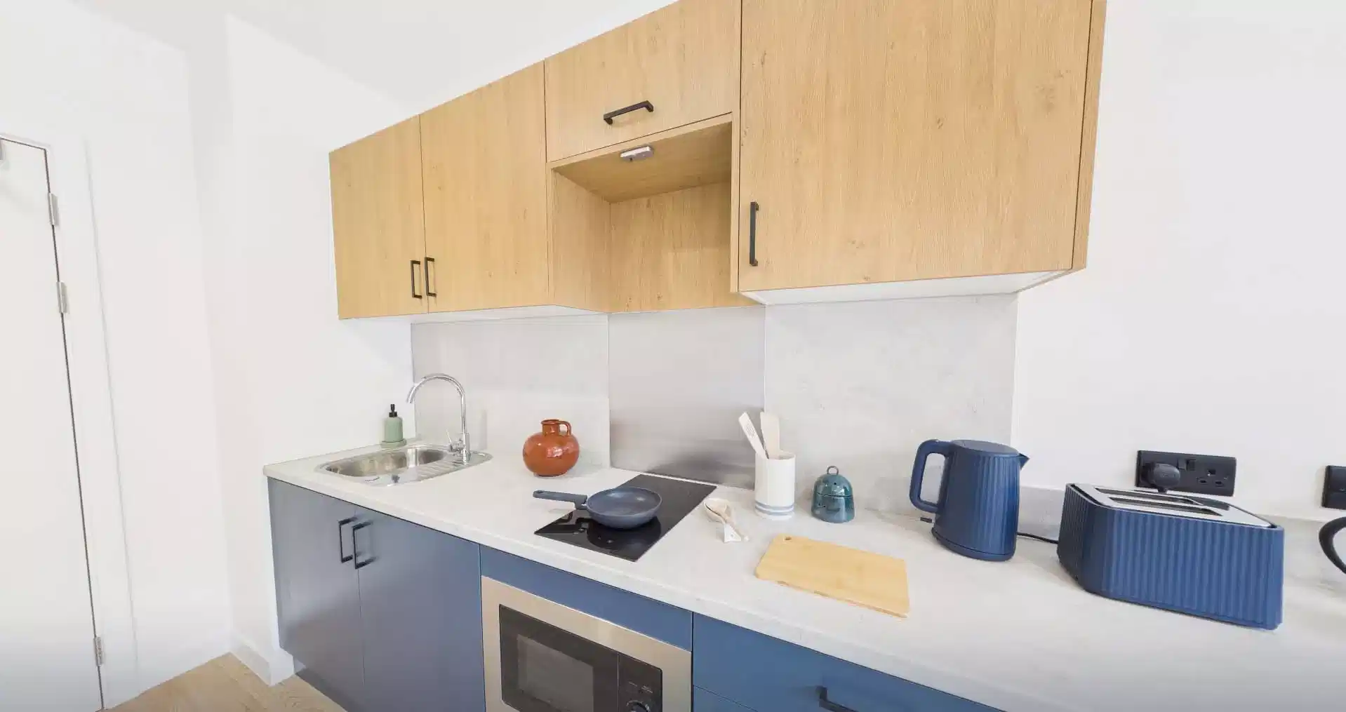 Classic Studio - Kitchen