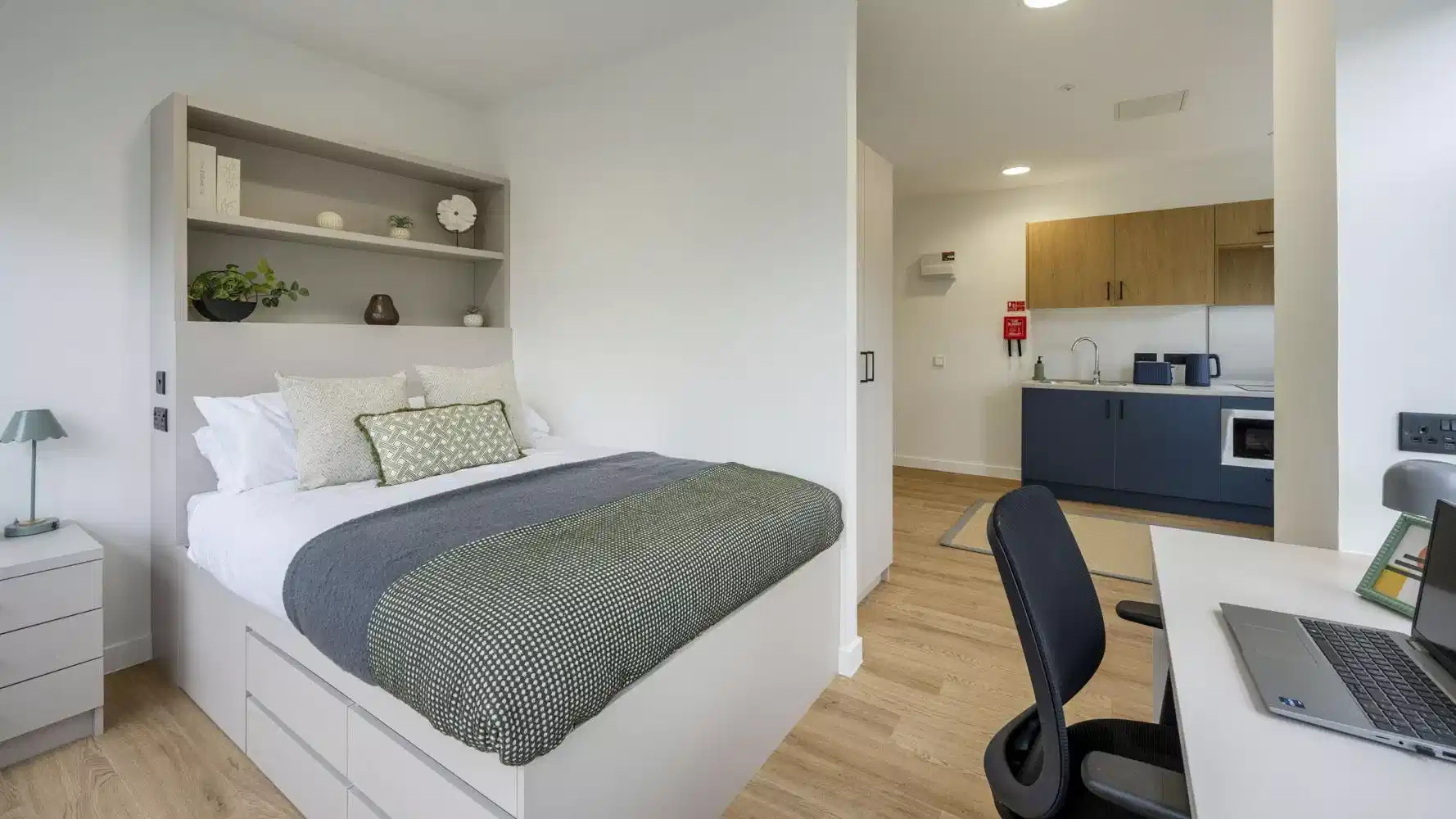 Deluxe Studio - Bedroom