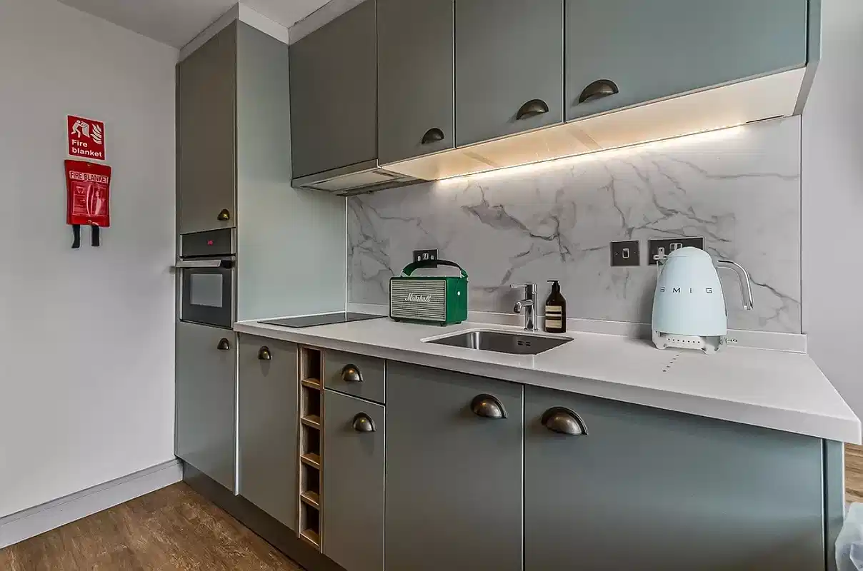 Bronze Studio - Kitchen