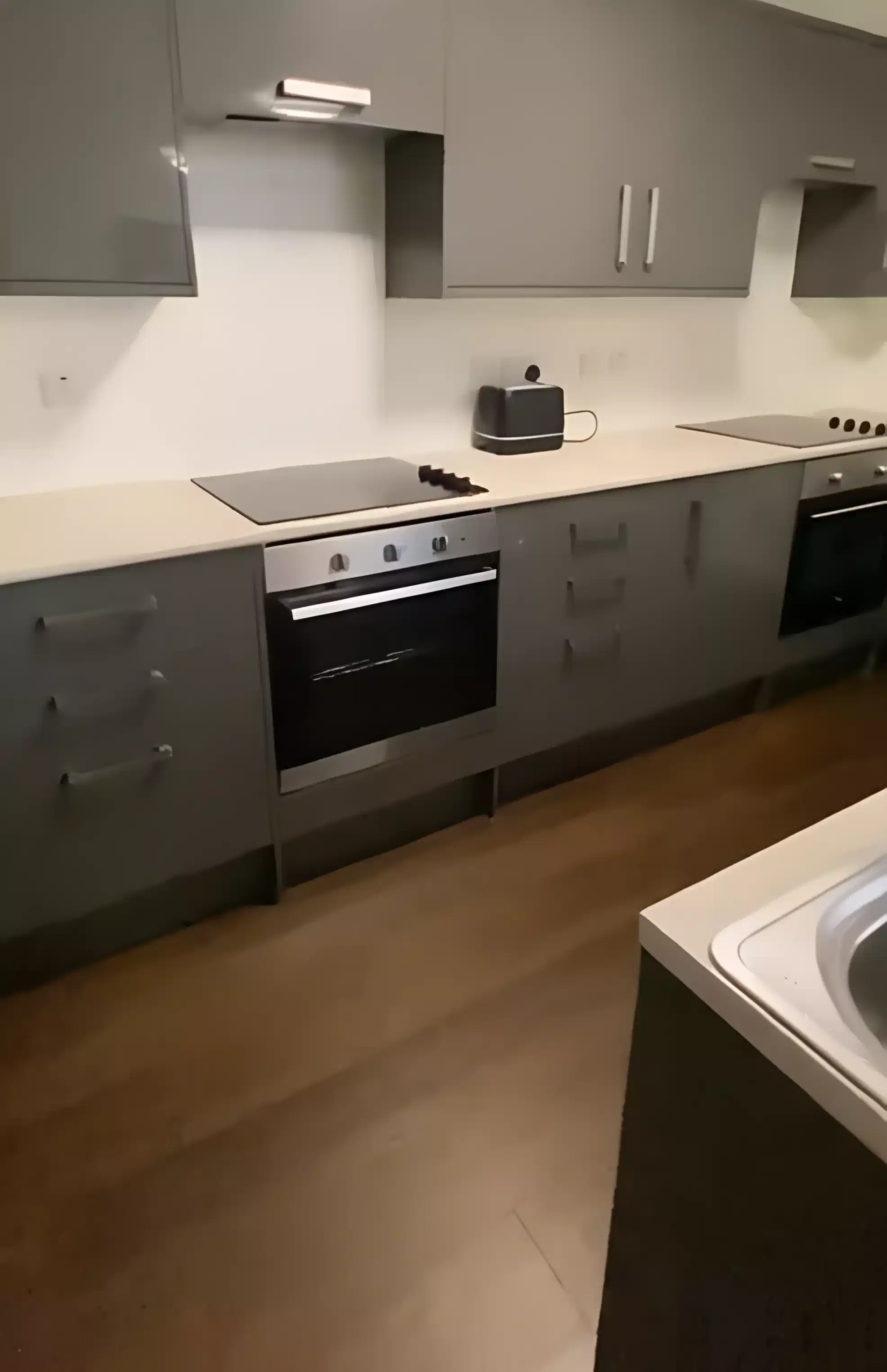 Ensuite Bedroom (8 Bed) - Kitchen