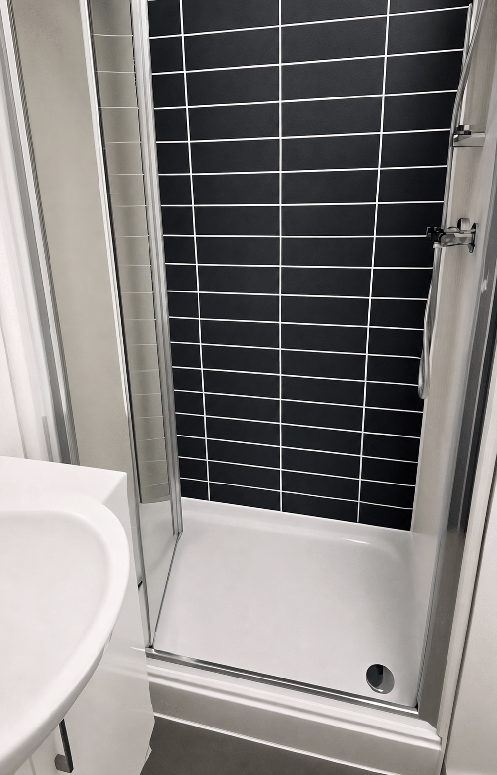 Ensuite Bedroom (8 Bed) - Bathroom