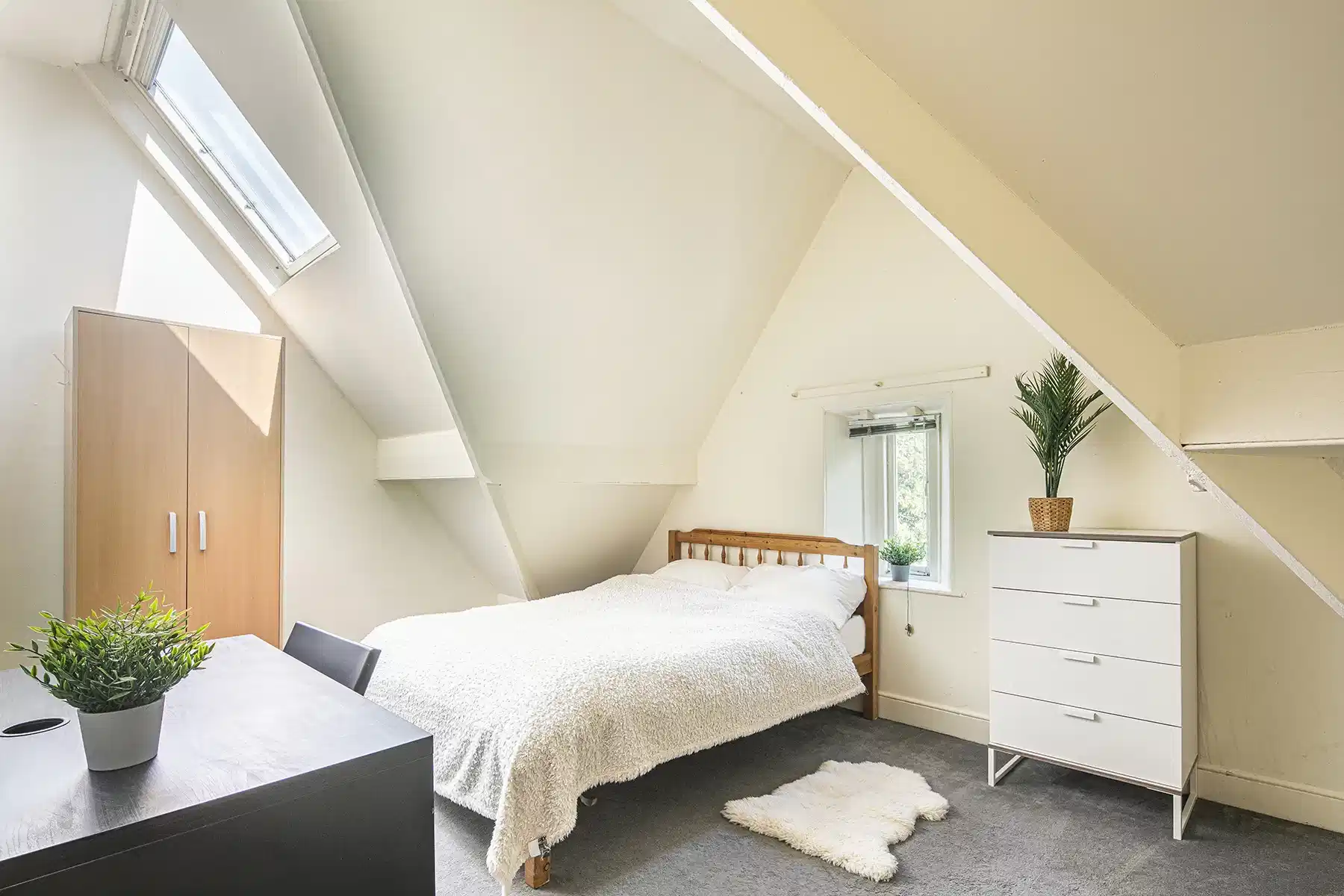 7 Bed Apartment - Bedroom