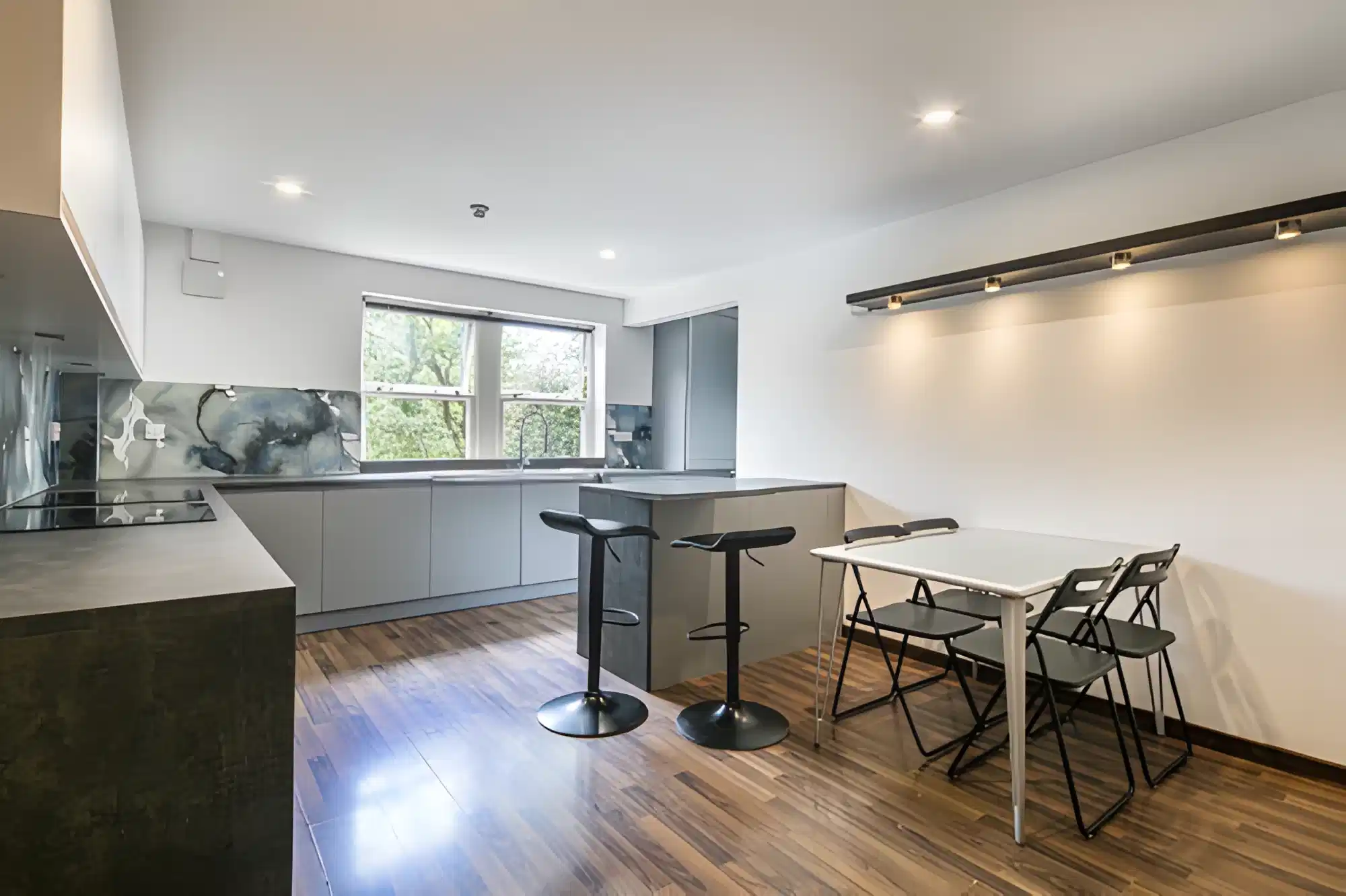  6 Bed Apartment - Kitchen
