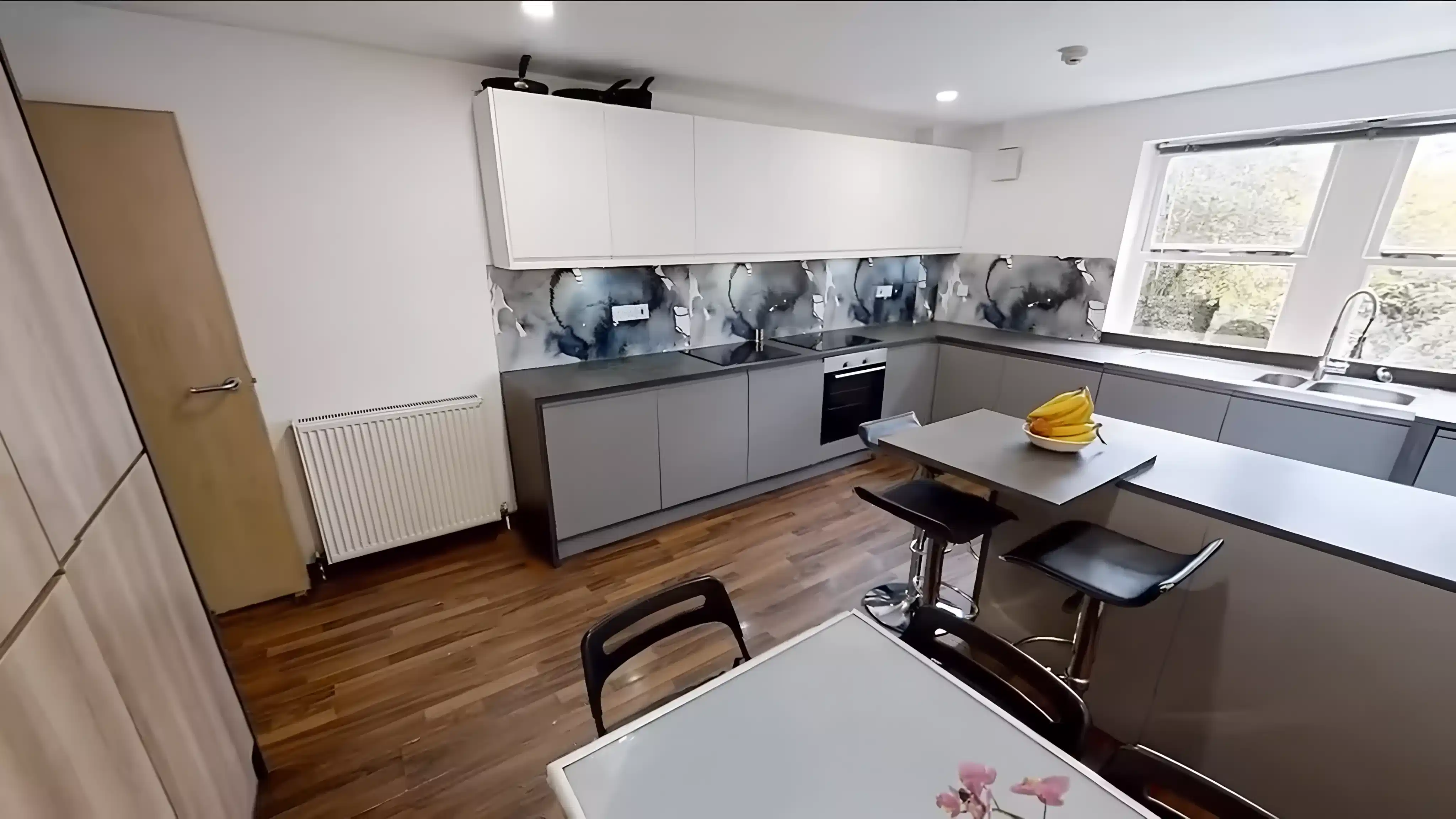  6 Bed Apartment - Kitchen