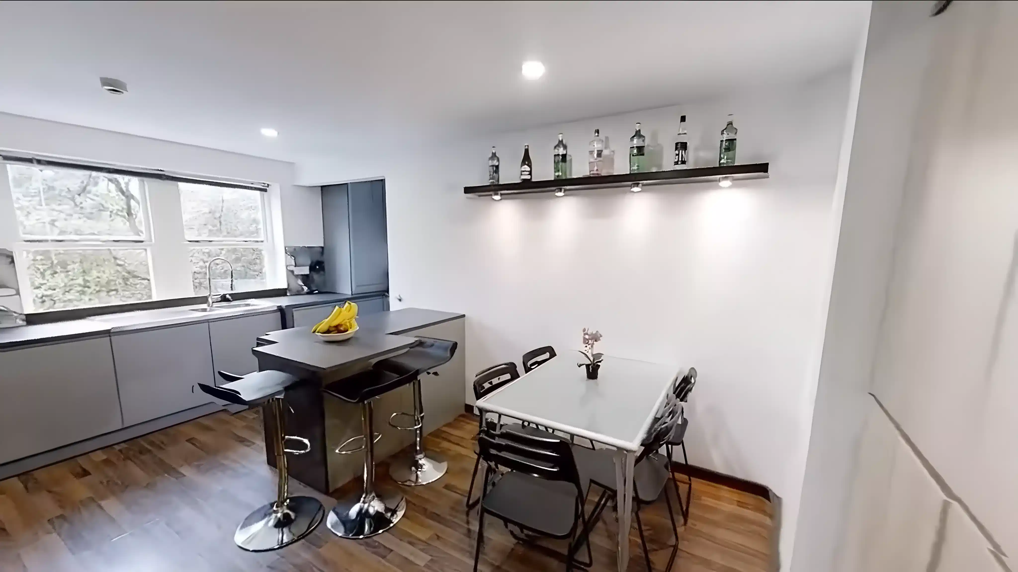  6 Bed Apartment - Kitchen