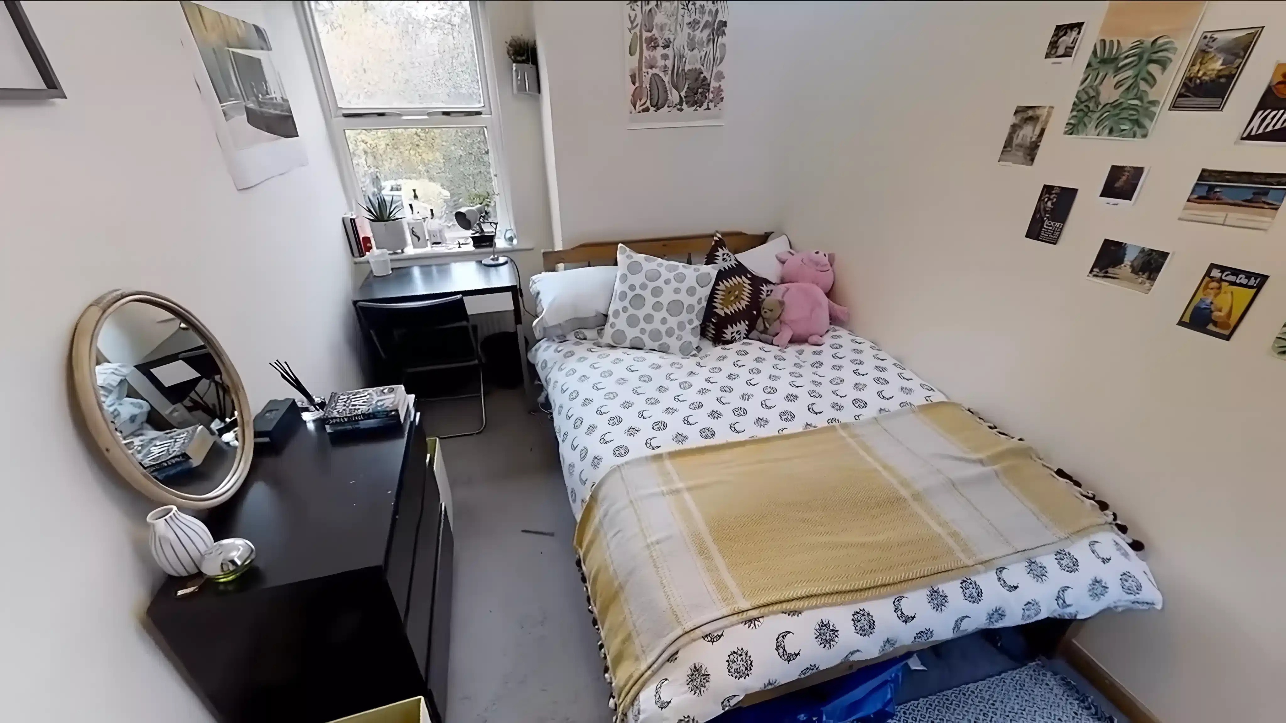  6 Bed Apartment - Bedroom