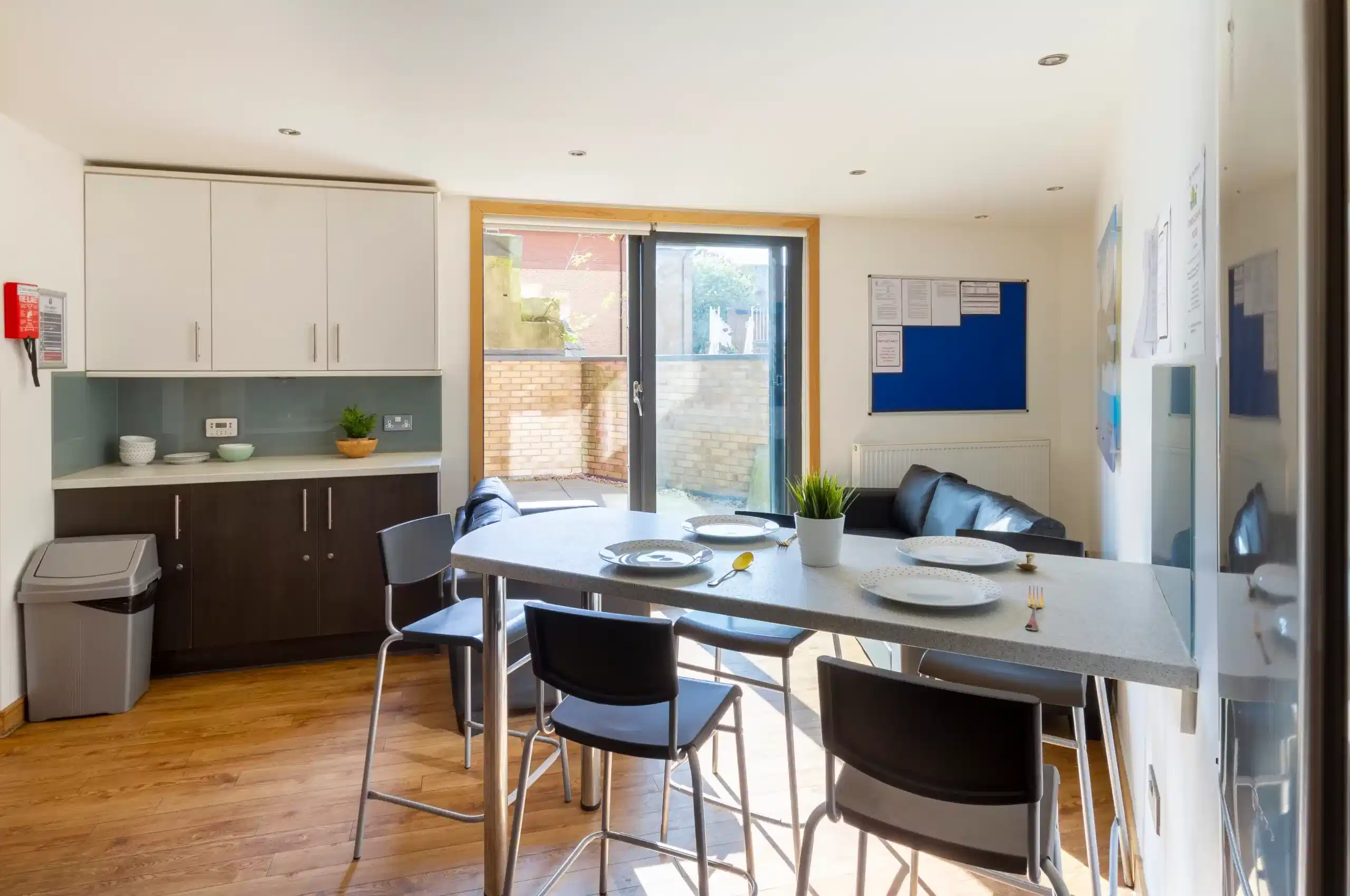 Deluxe Ensuite - Kitchen