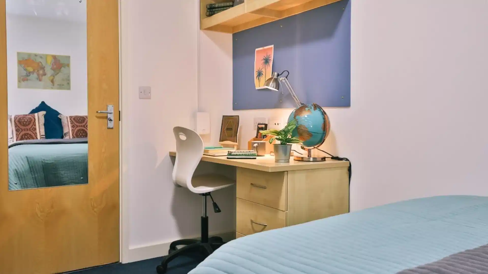 Classic 2 Bed Apartment - Bedroom