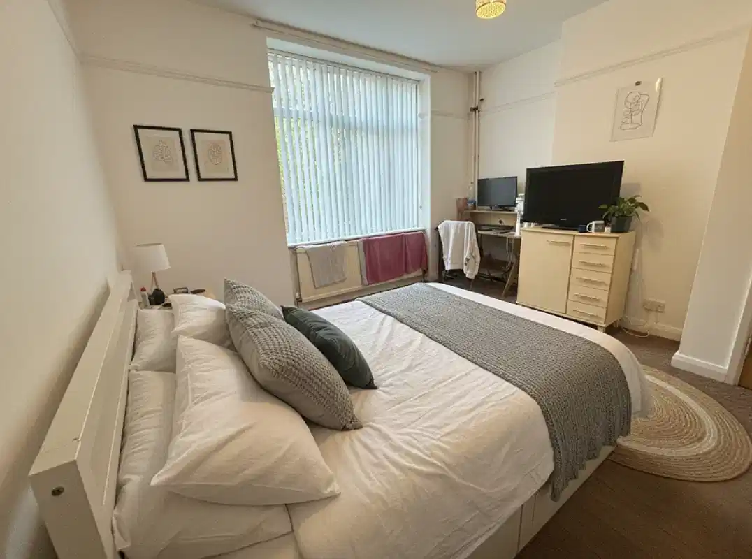 Studio | 4B - Bedroom