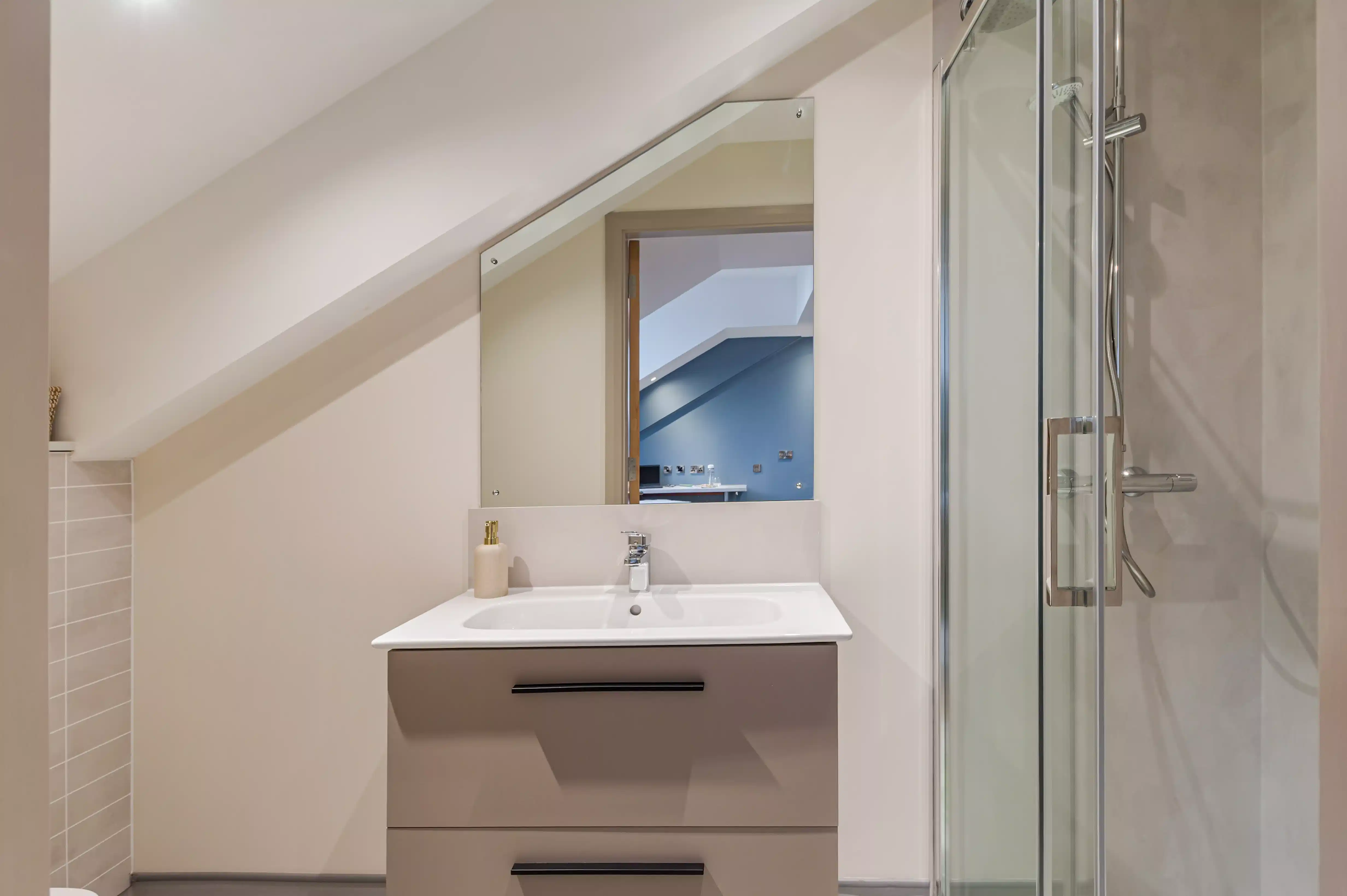 Premium Studio - Bathroom