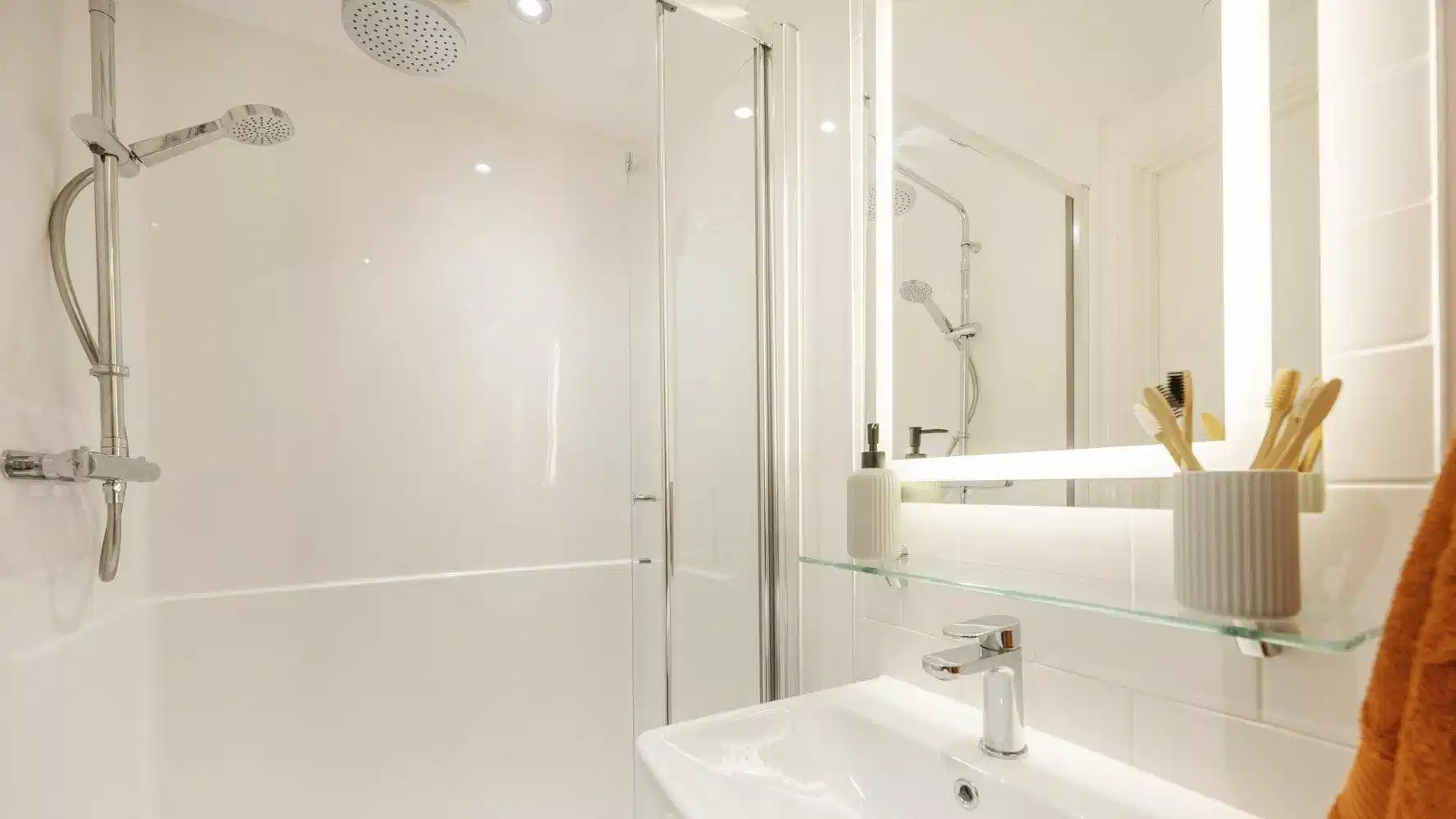 Standard Studio - Bathroom