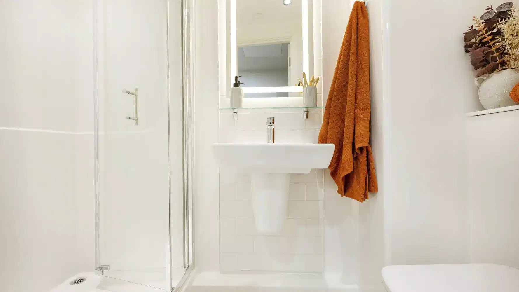 Standard Studio - Bathroom