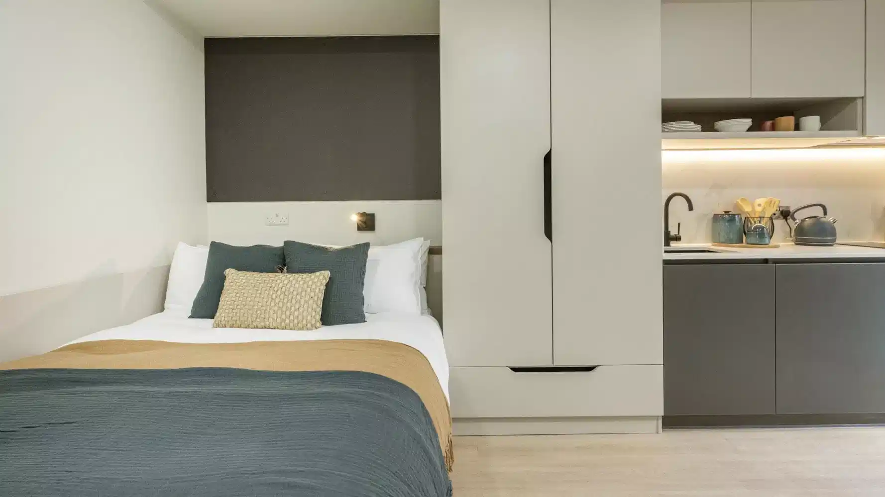 Classic Studio Plus - Bedroom