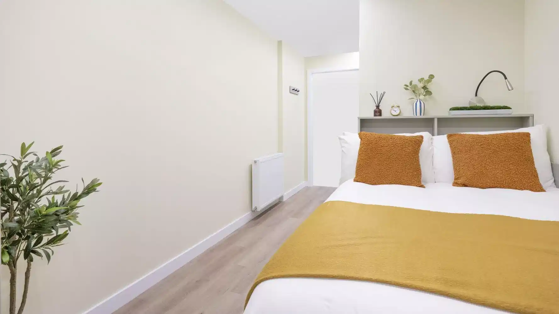 Deluxe Studio - Bedroom