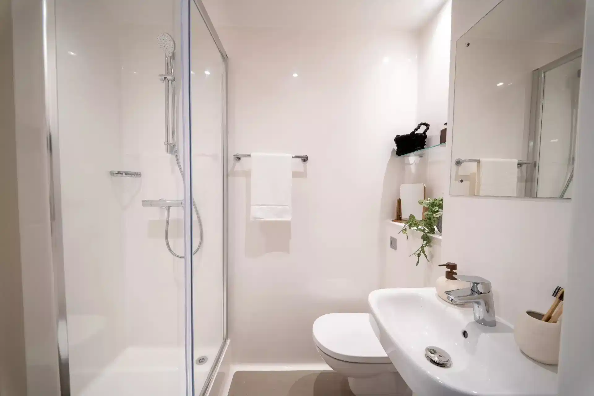 Deluxe Studio - Bathroom
