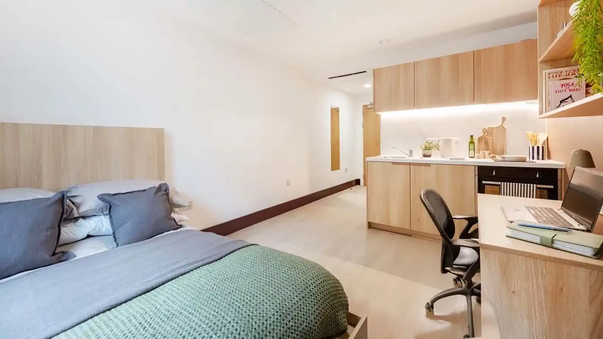 Silver Studio - Bedroom