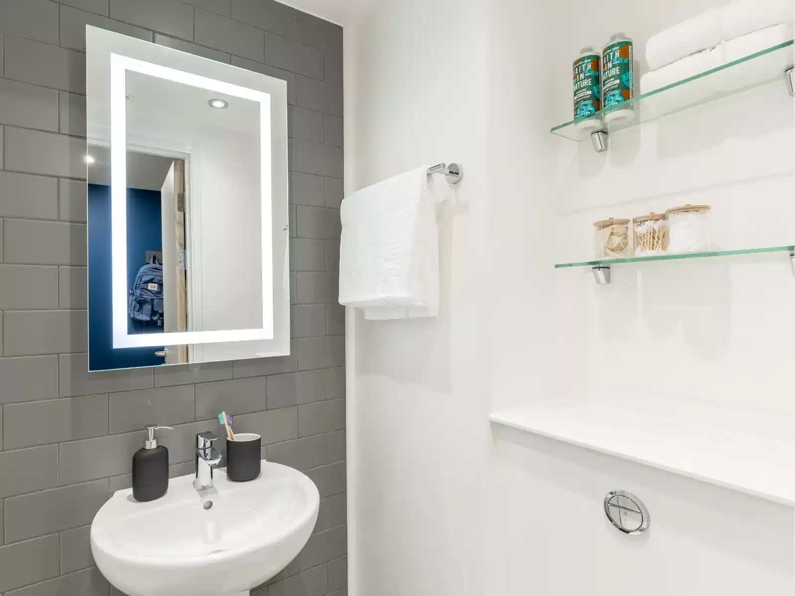 Deluxe En Suite - Bathroom