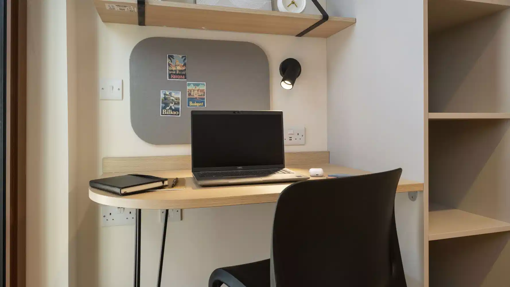 Deluxe Studio - Bedroom