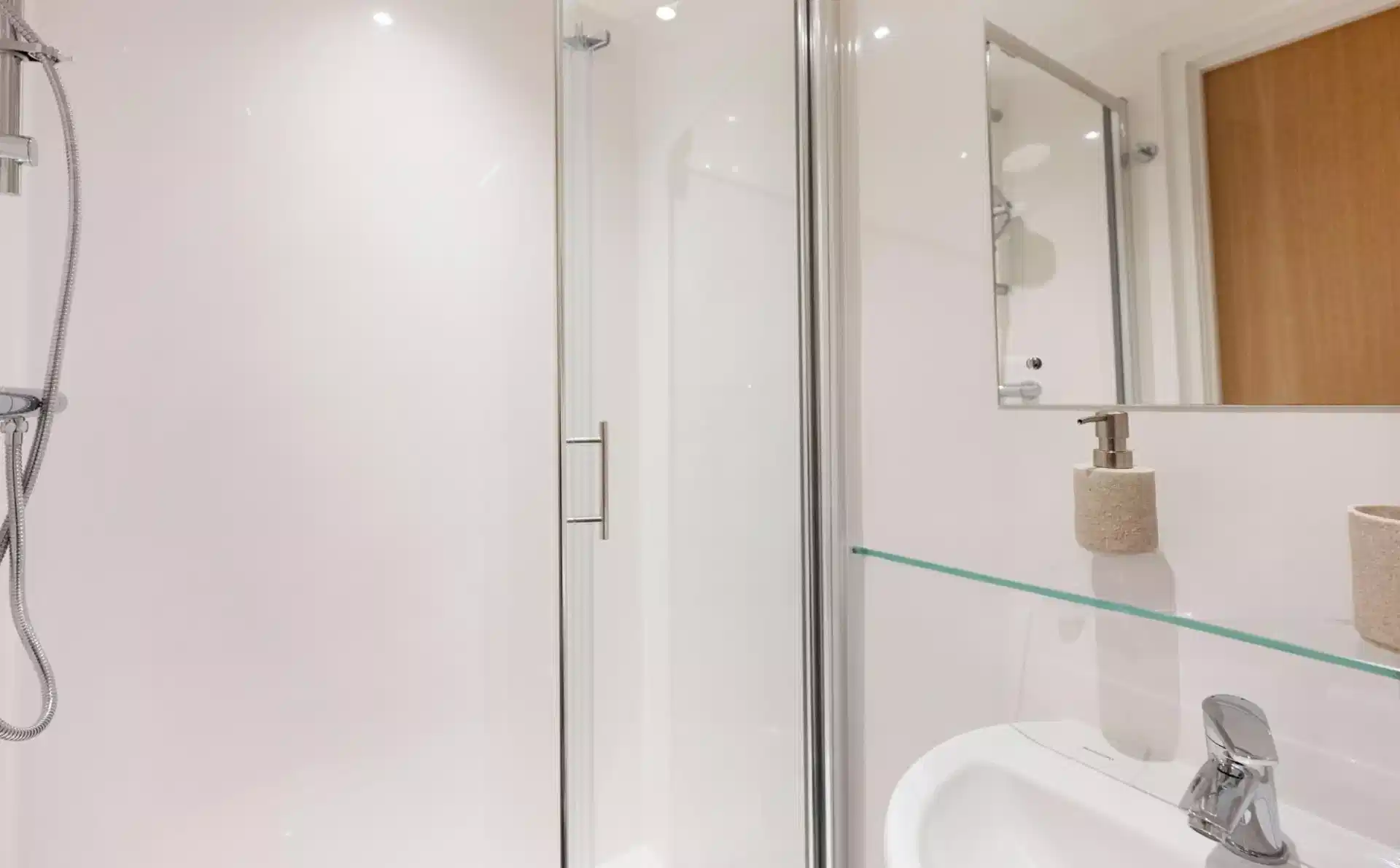 Standard Studio - Bathroom