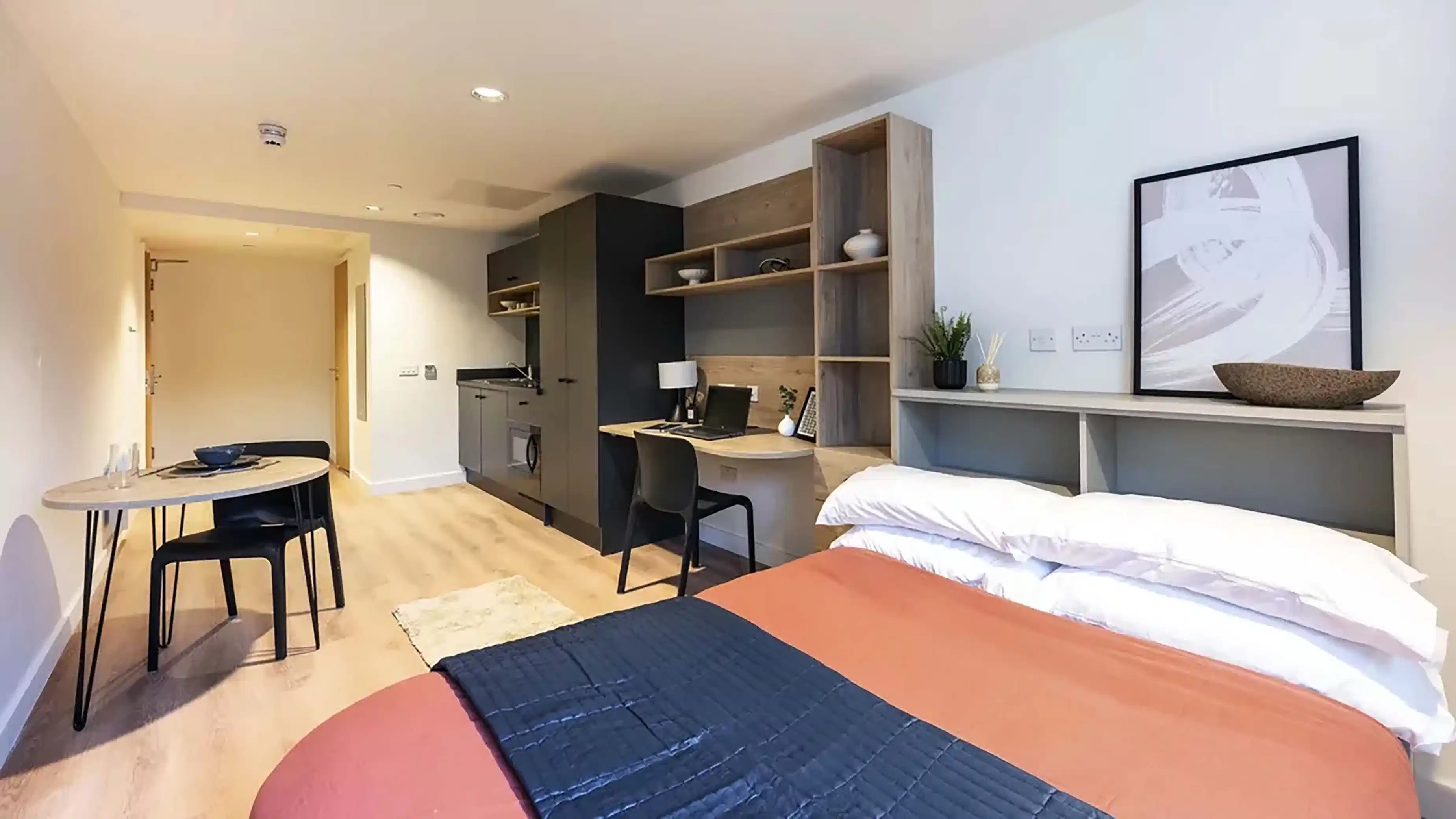Deluxe Studio - Bedroom