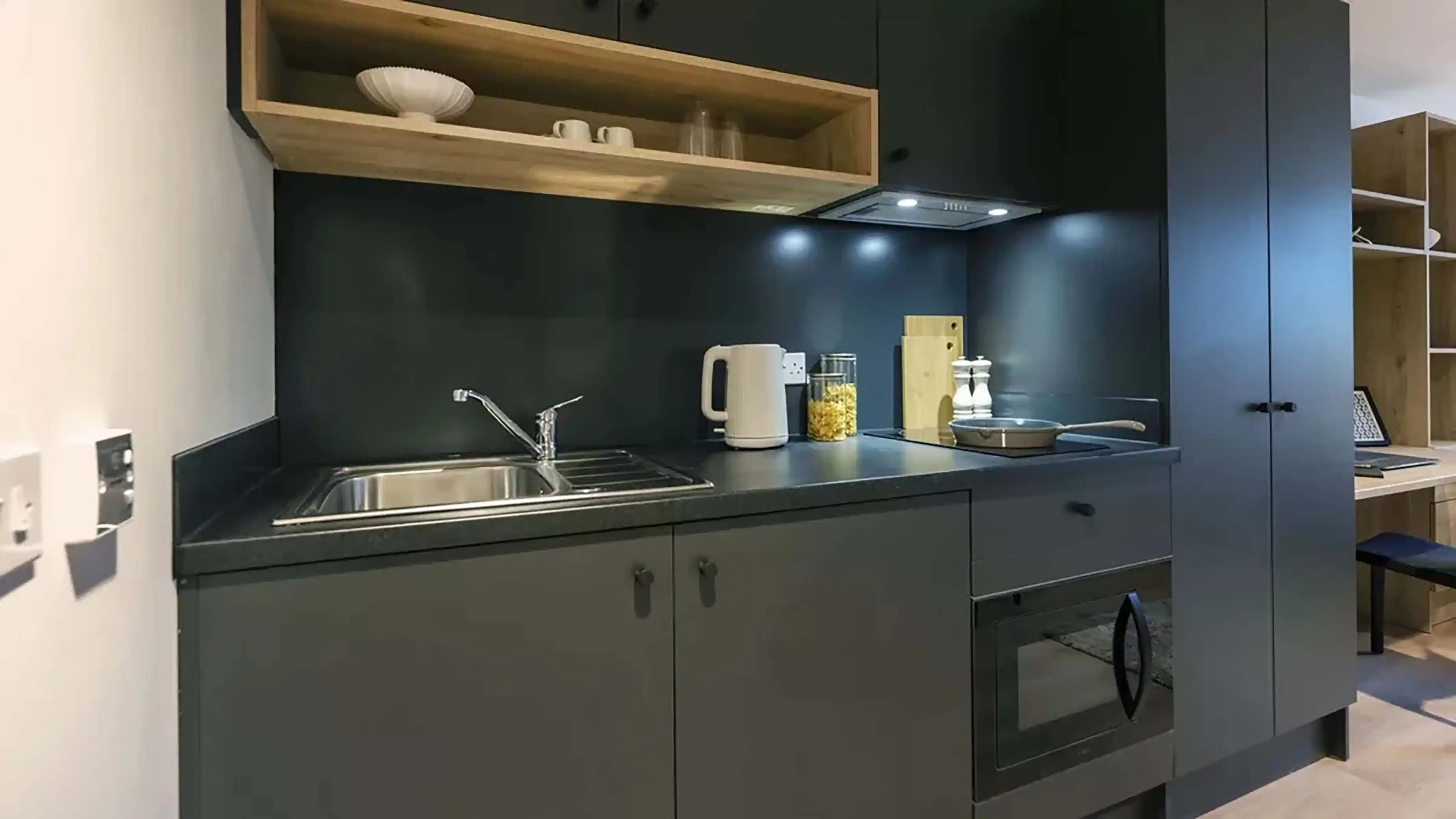 Deluxe Studio - Kitchen