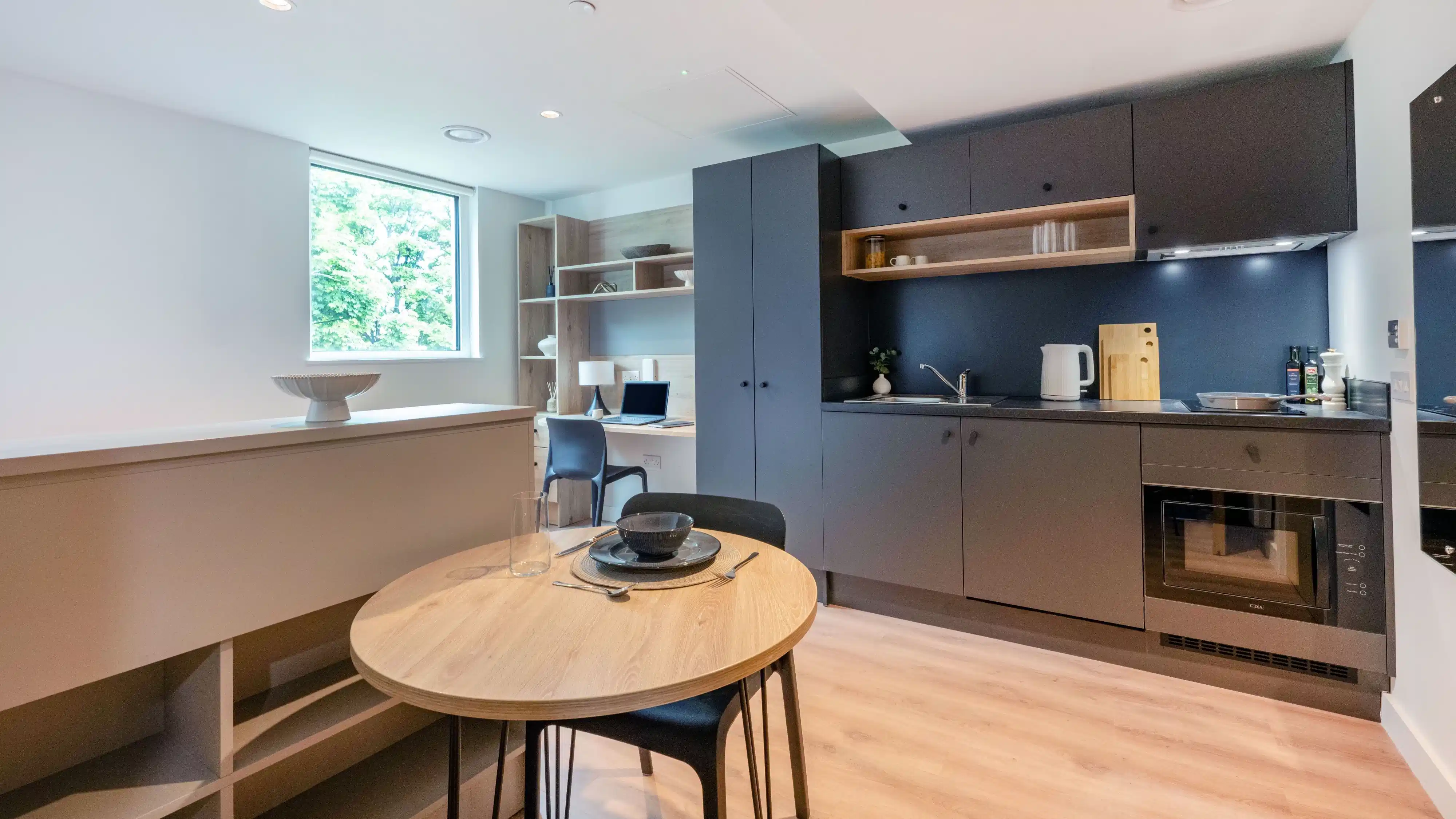 Large Classic Studio - Kitchen