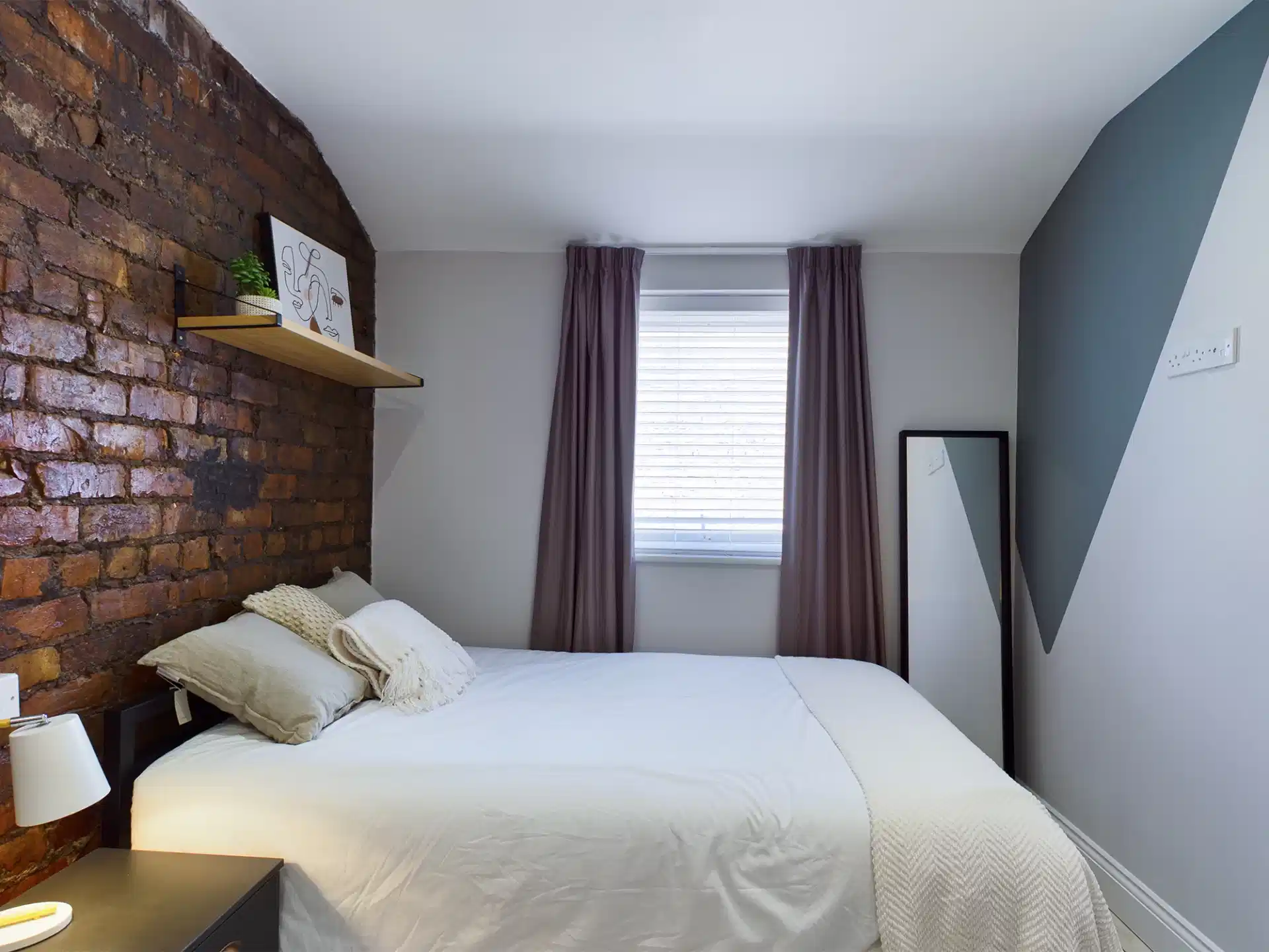9 Bedroom House - Bedroom