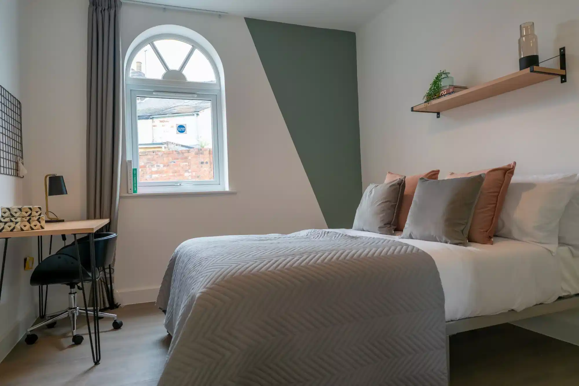 7 Bedroom House - Bedroom