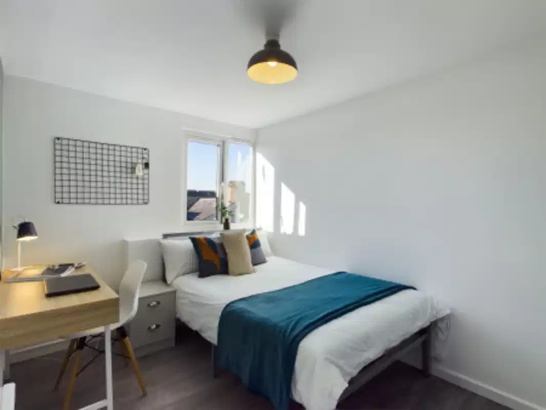 9 Bedroom House - Bedroom