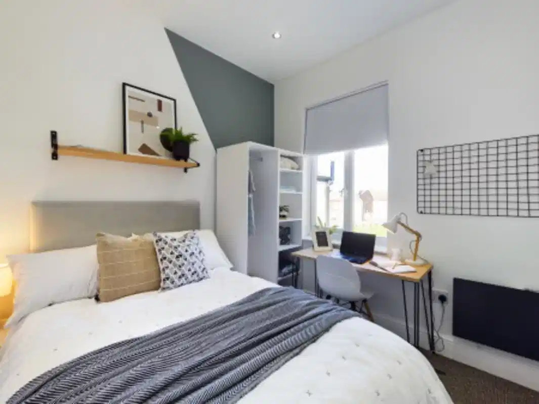 9 Bedroom House - Bedroom