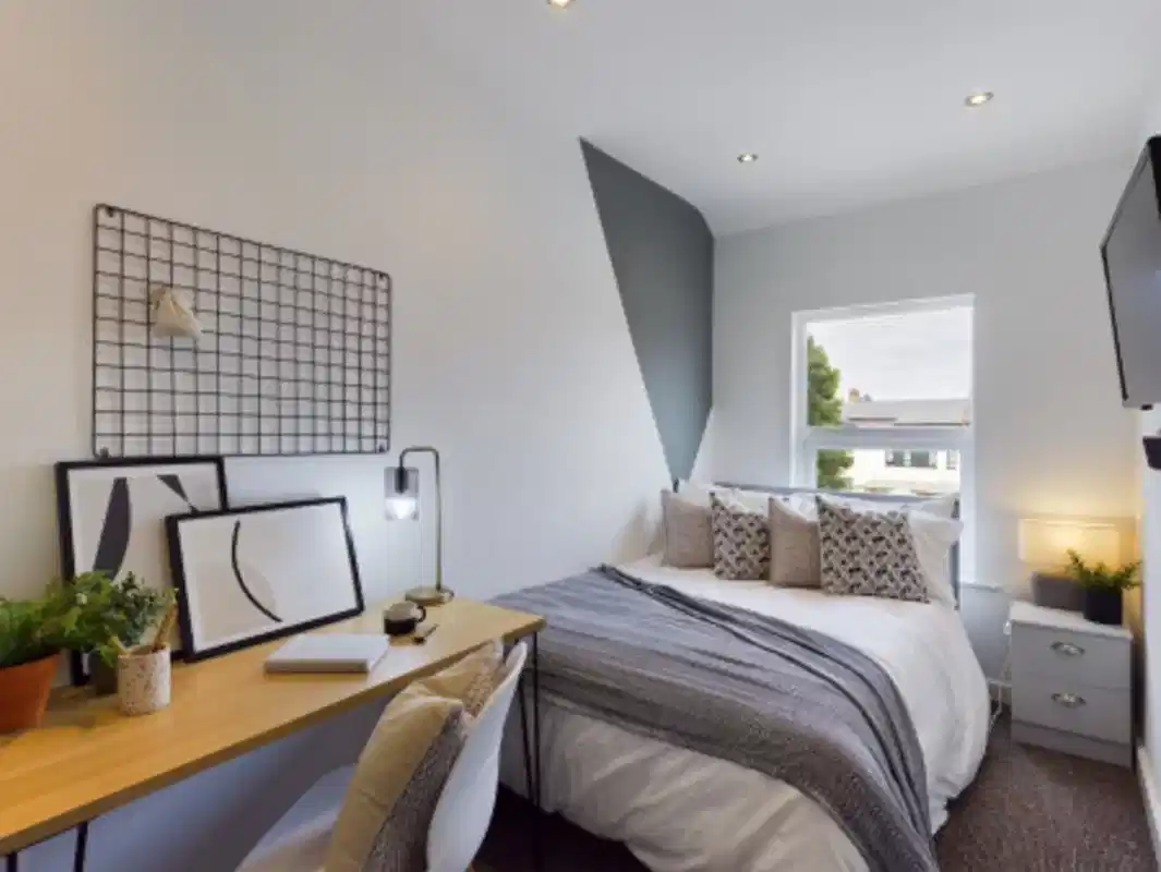 9 Bedroom House - Bedroom