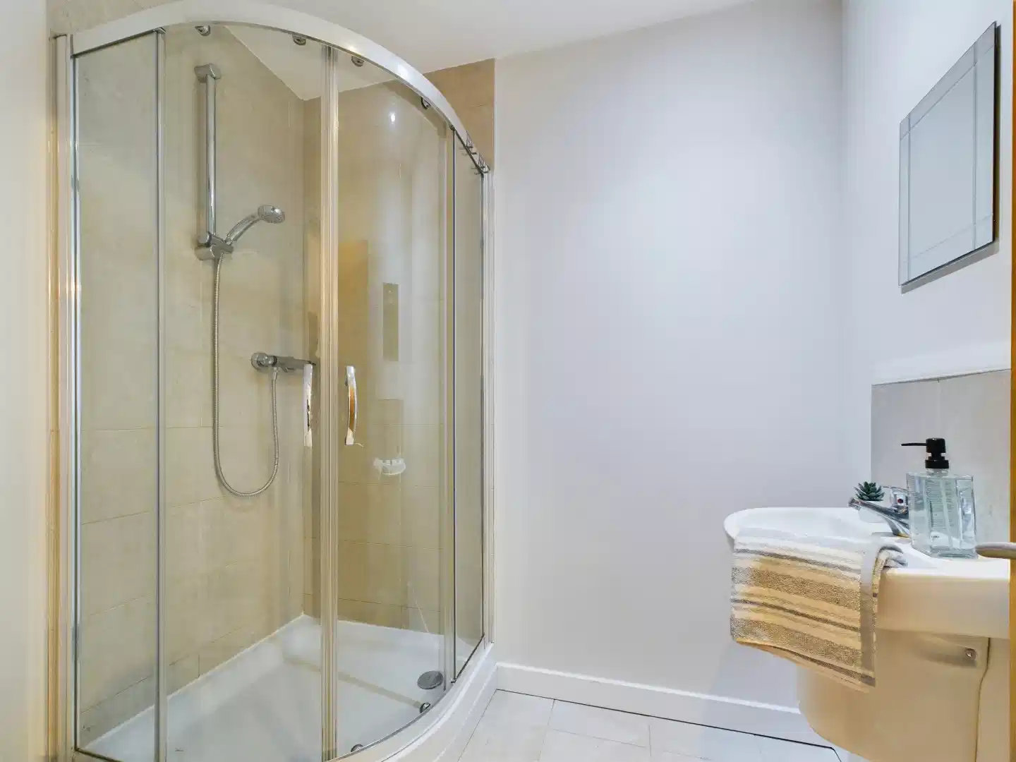 9 Bedroom House - Bathroom