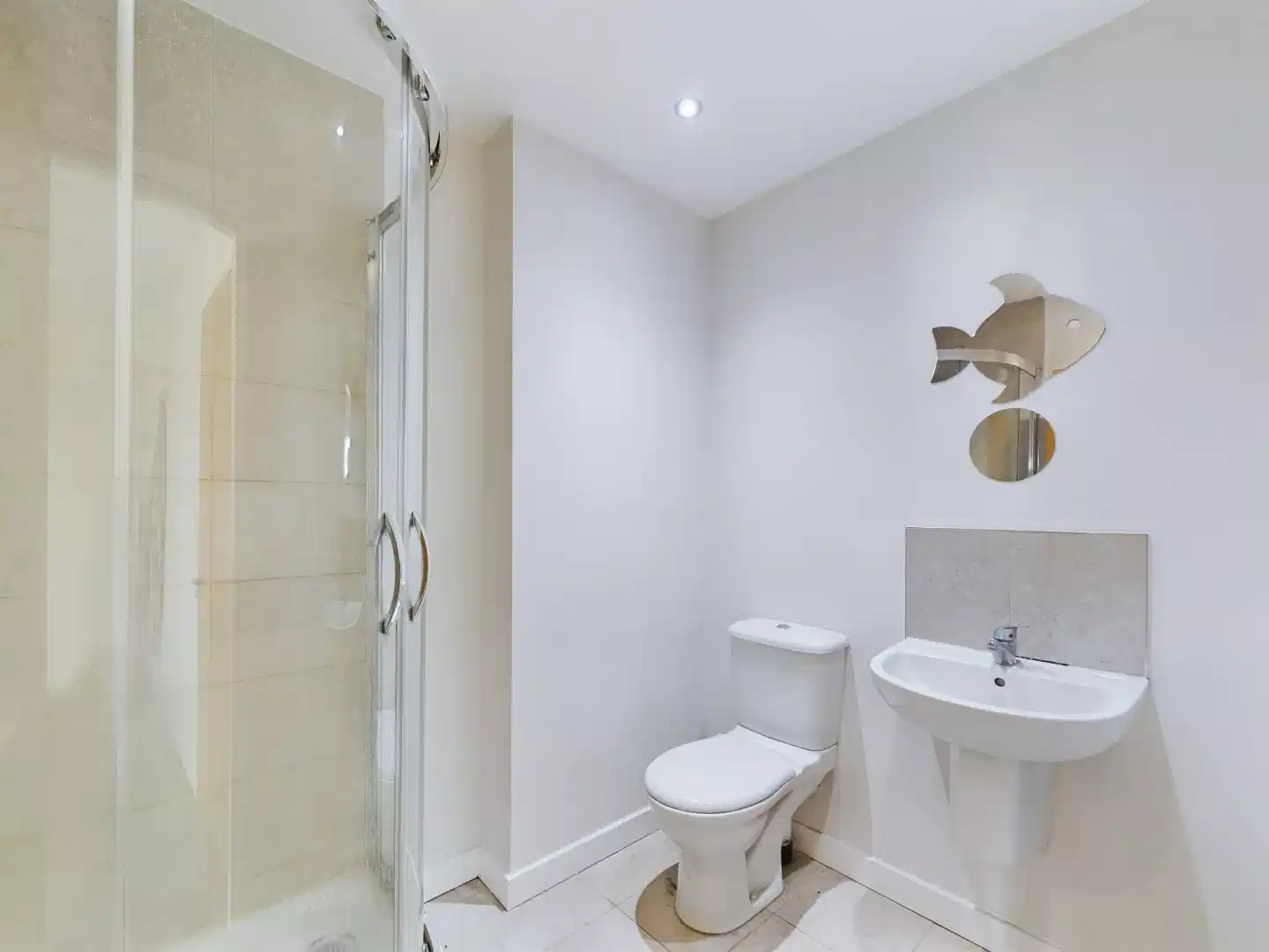 9 Bedroom House - Bathroom