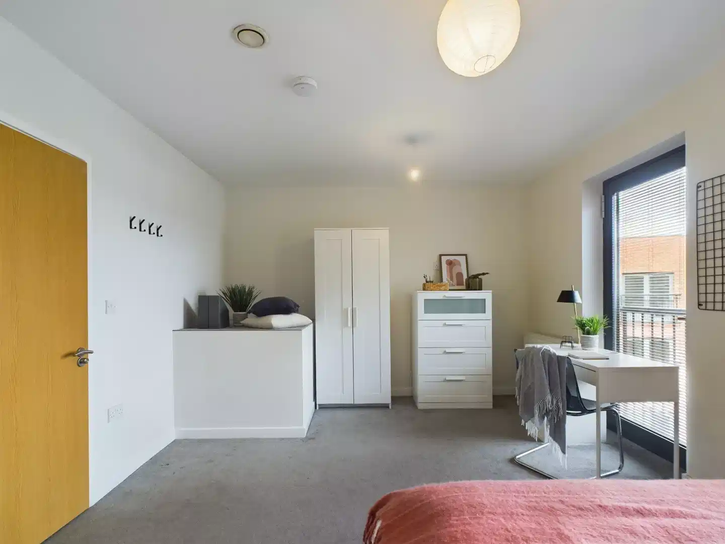9 Bedroom House - Room