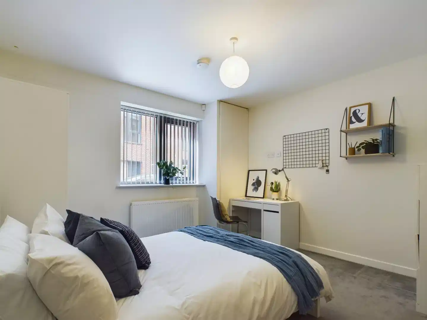 9 Bedroom House - Bedroom