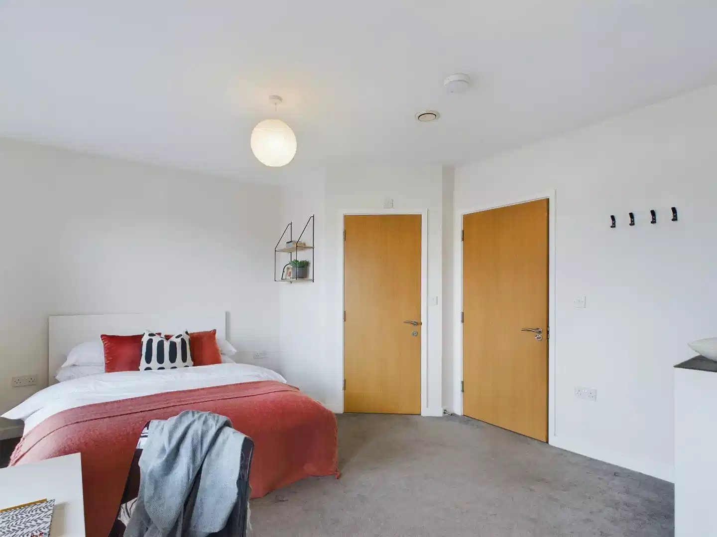 9 Bedroom House - Bedroom