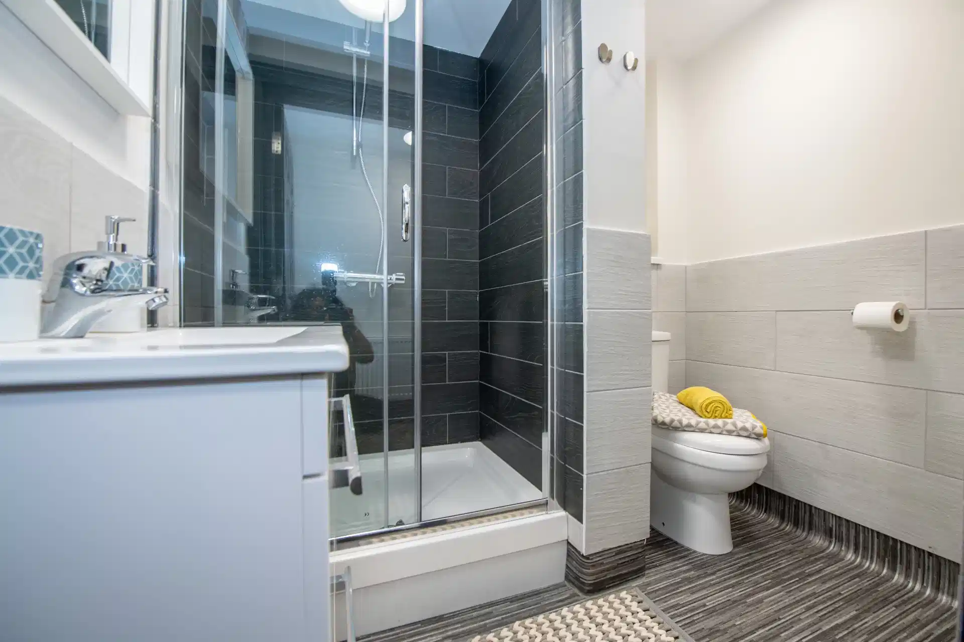 6 Bedroom House - Bathroom