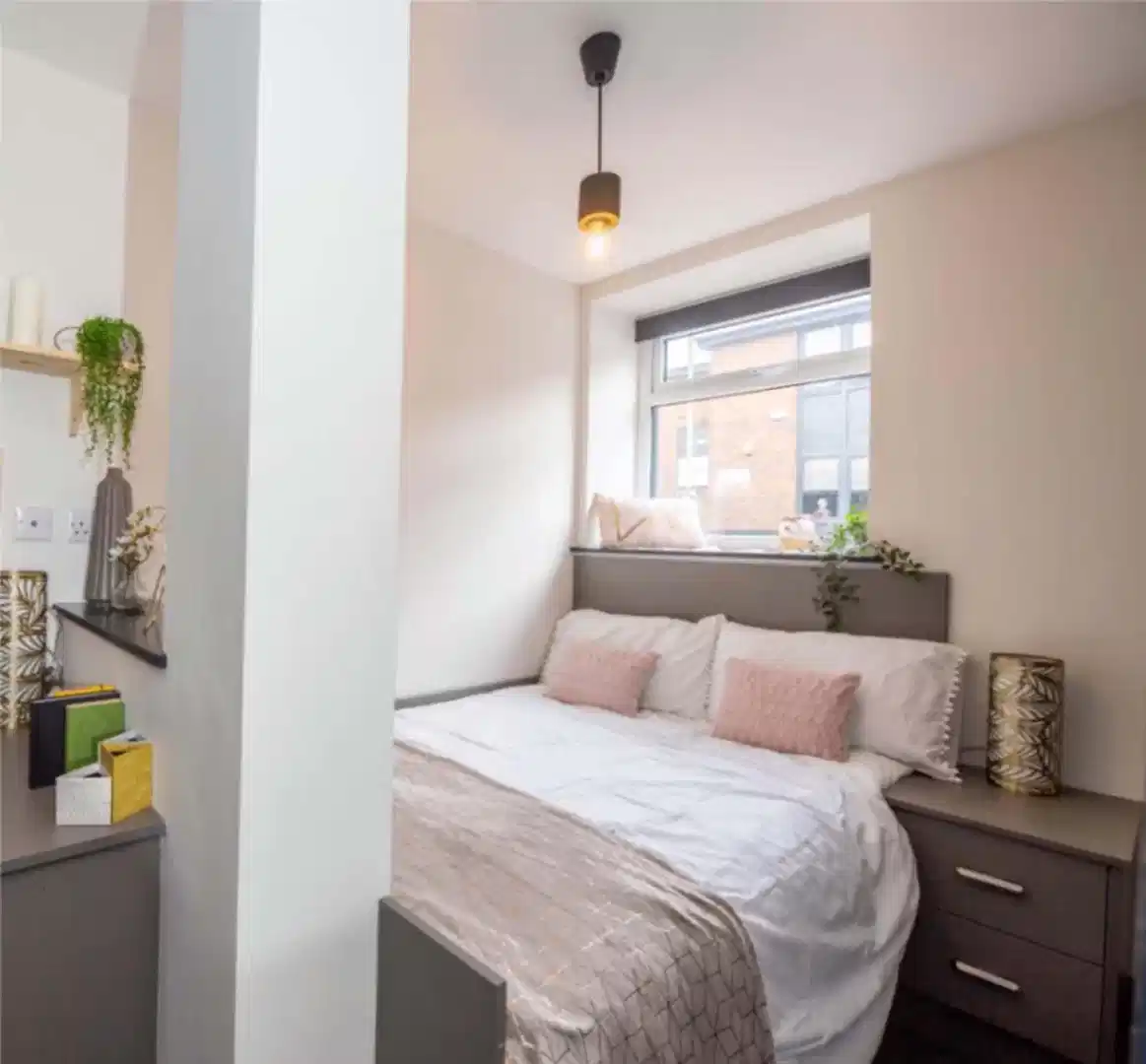 6 Bedroom House - Bedroom
