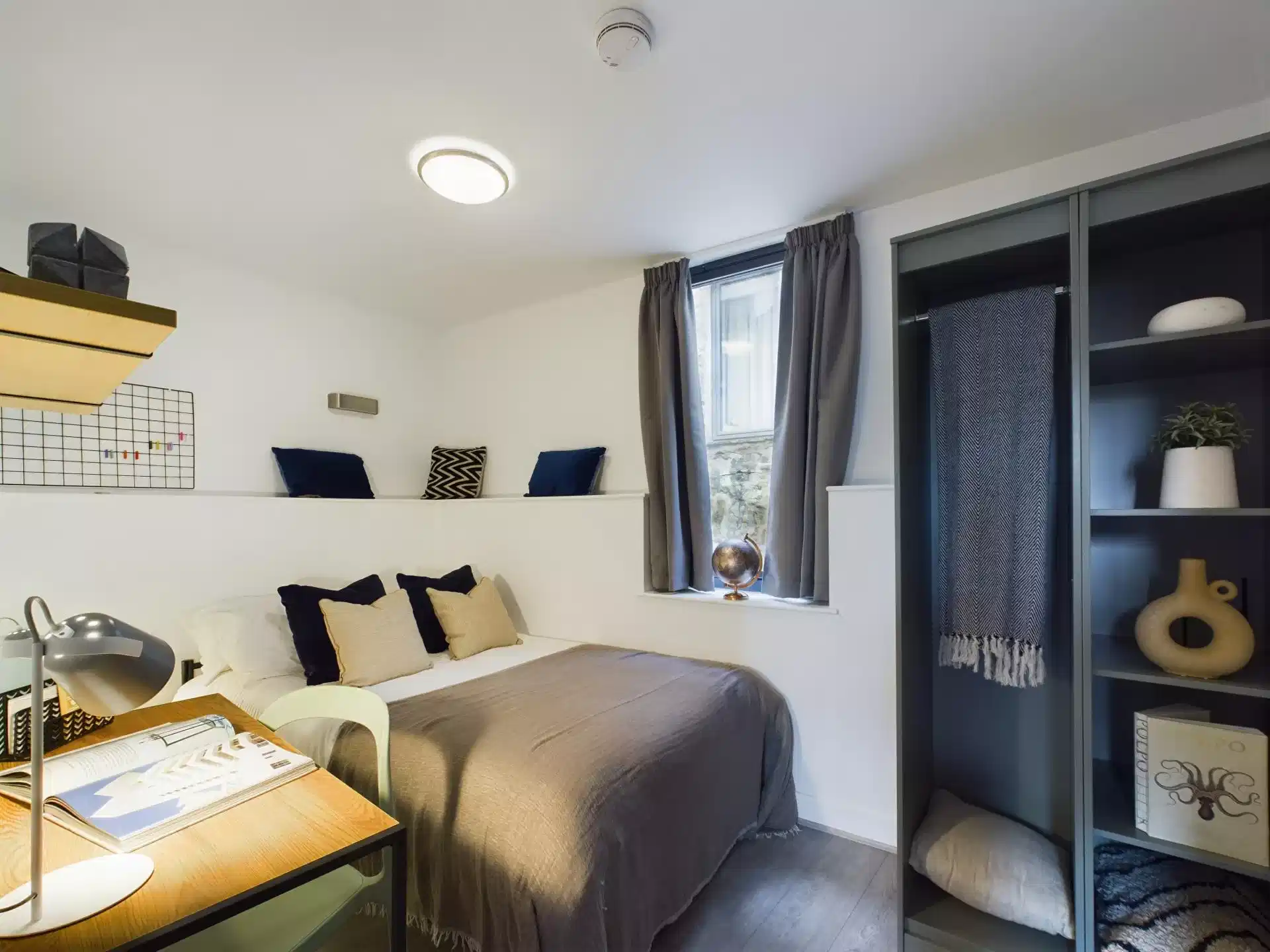 5 Bedroom House - Bedroom