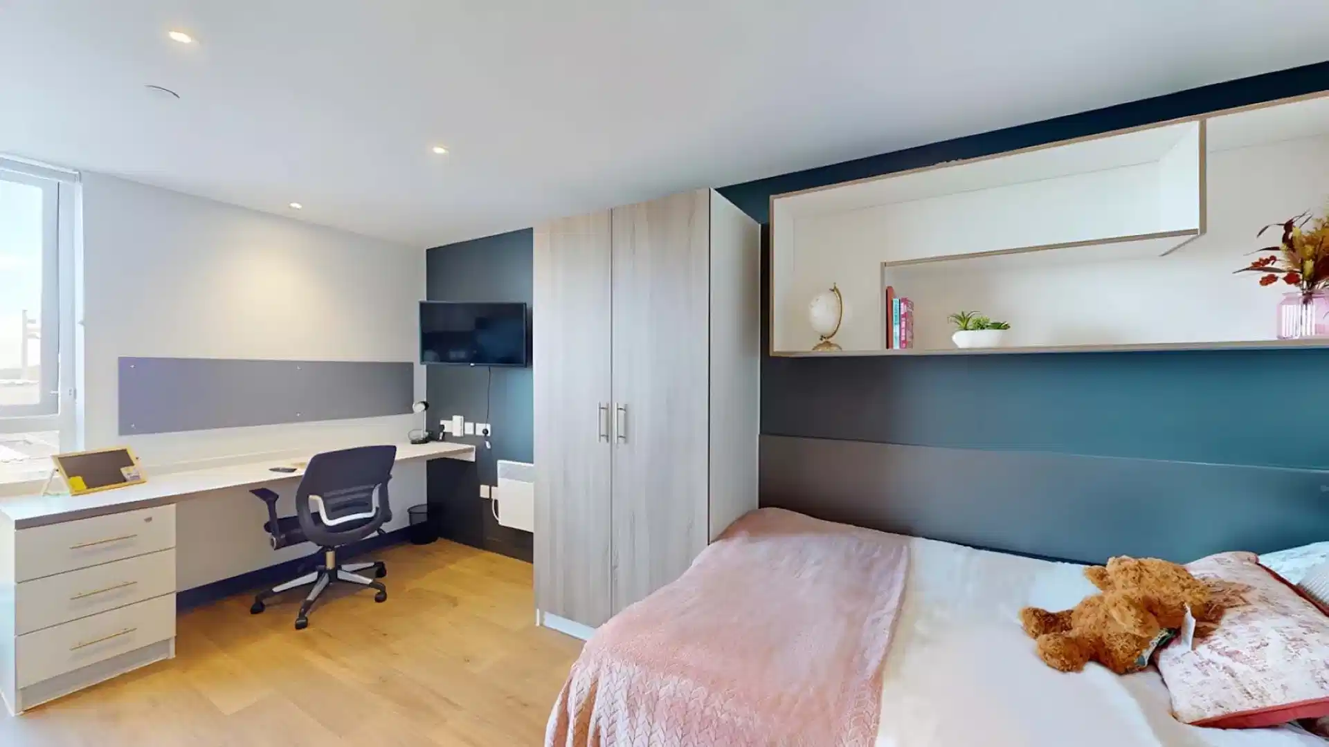 6 Bedroom House - Bedroom