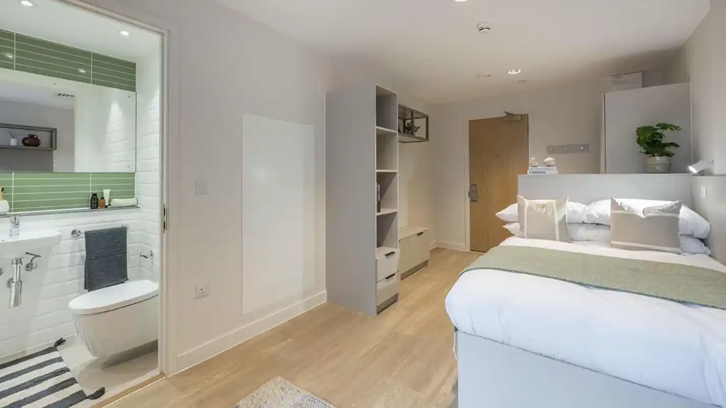 Premium Ensuite - Bedroom
